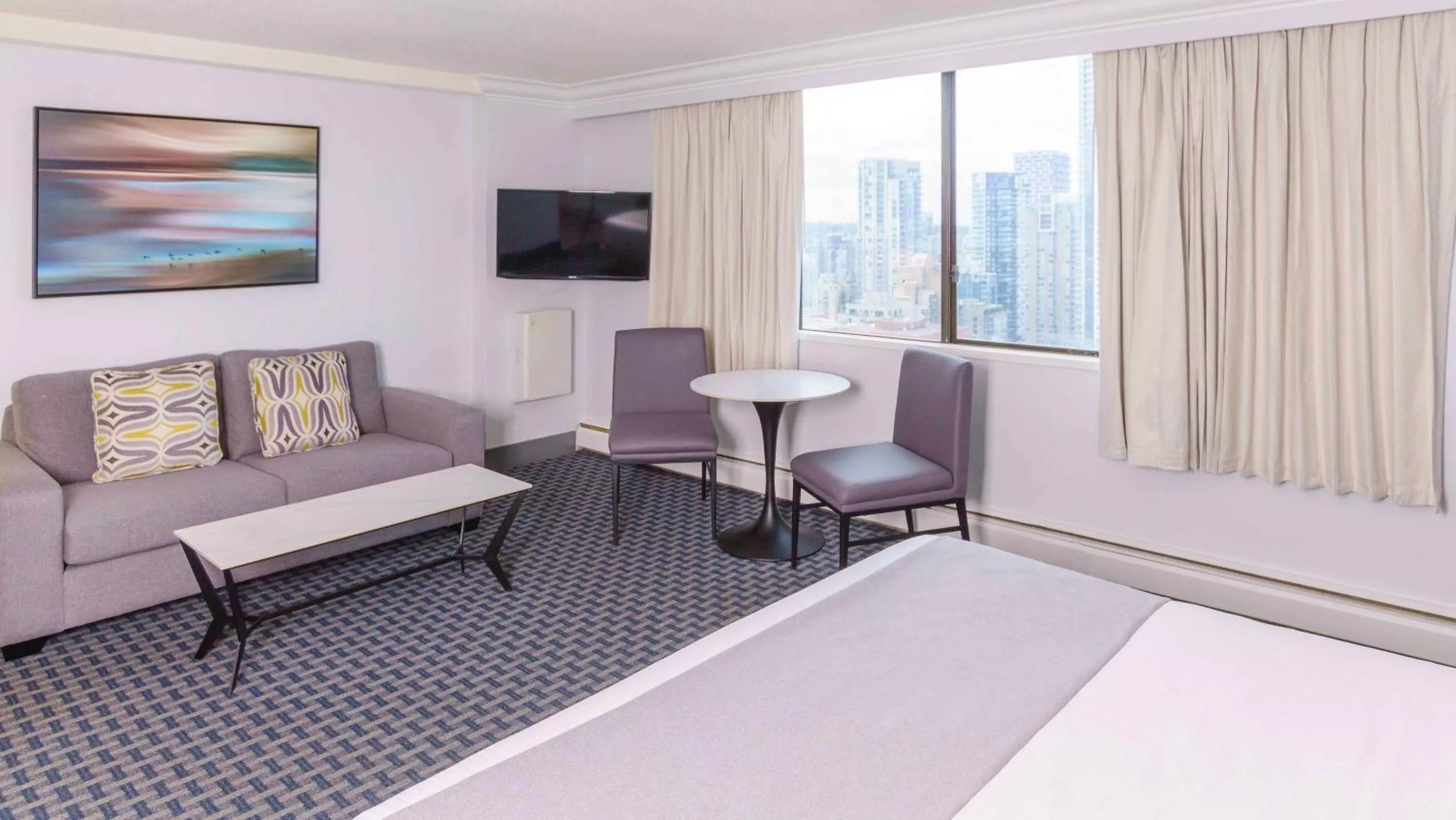 Seating area, Bed in Century Plaza Hotel