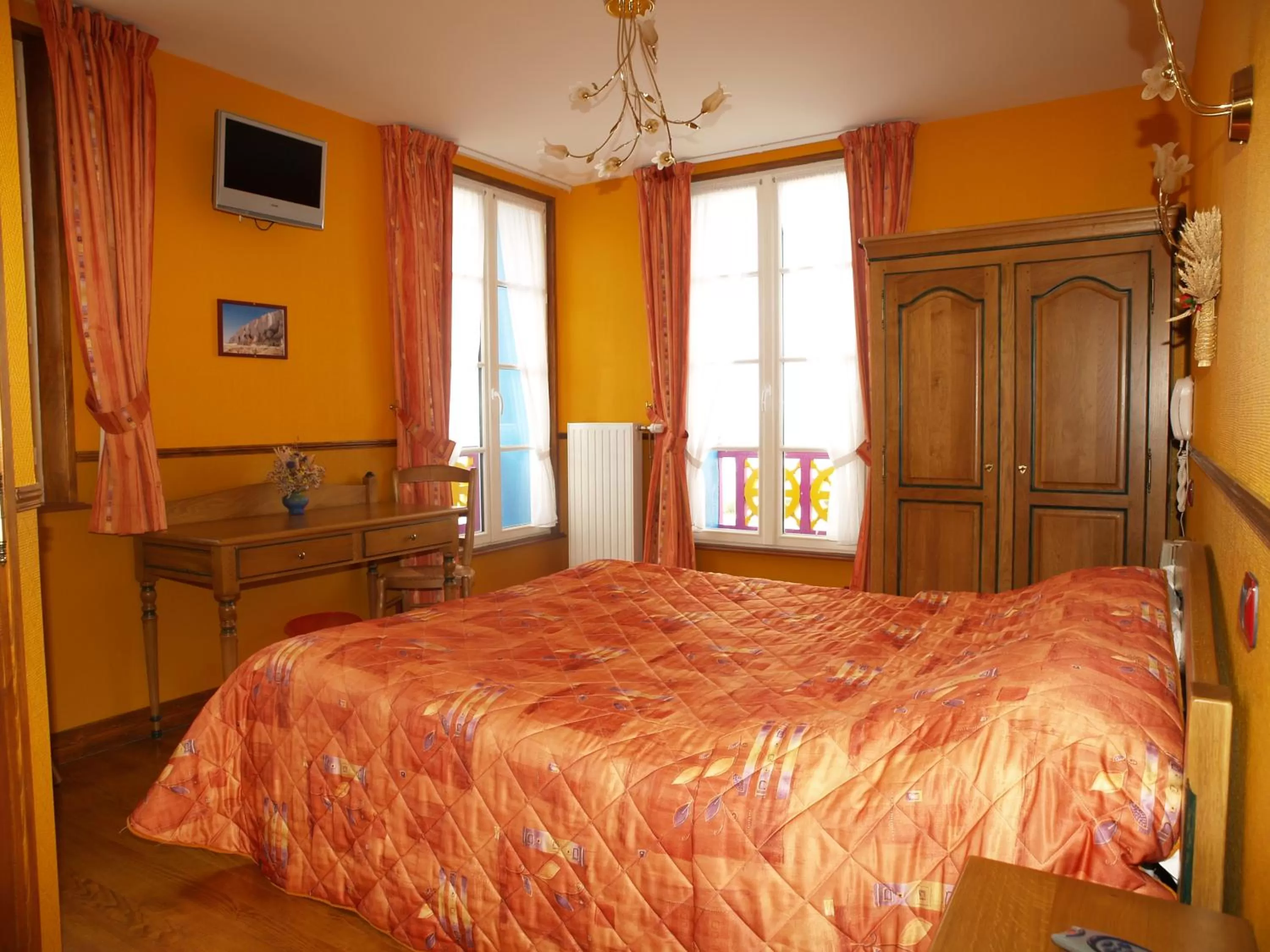 Queen Room with Sea View in Hôtel De Calais