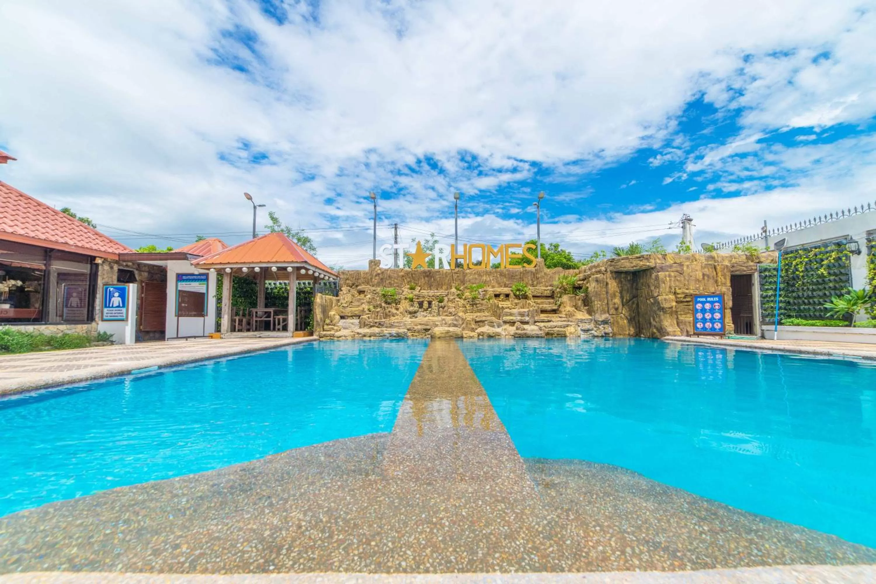 Swimming pool in RedDoorz Plus @ Starhomes Olivianville