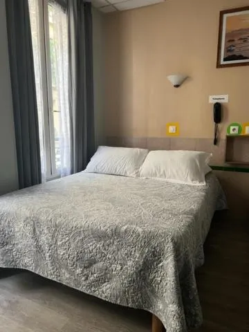 Bed in Hôtel Jarry Confort