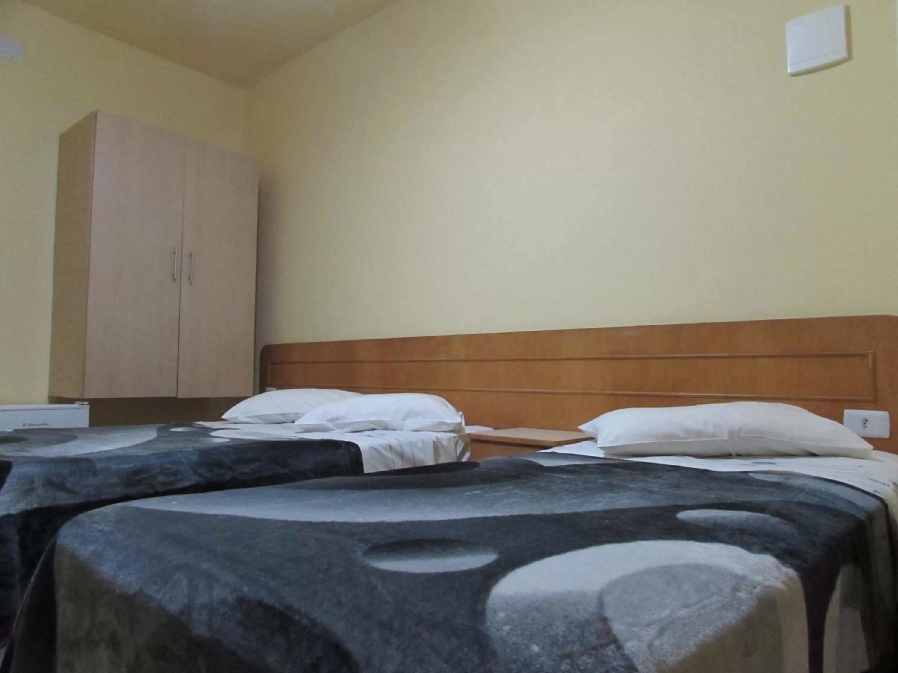 Bed in Hotel Monteneve a 2 minutos do Bom Retiro, a 8 minutos da 25 de Março a 100 metros da estação de trem para Aeroporto Internacional de Guarulhos