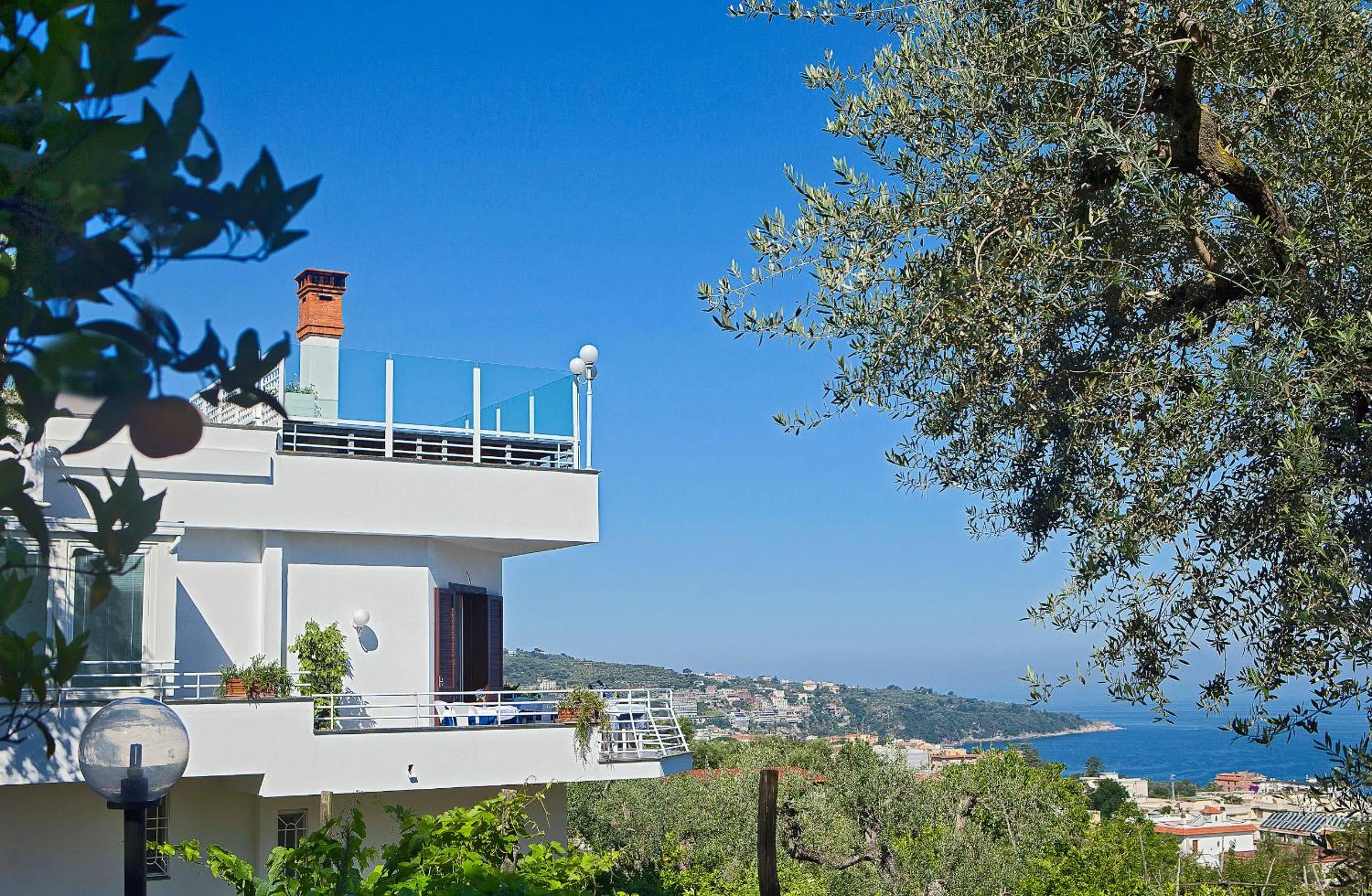 Facade/entrance in Villa Oriana Relais