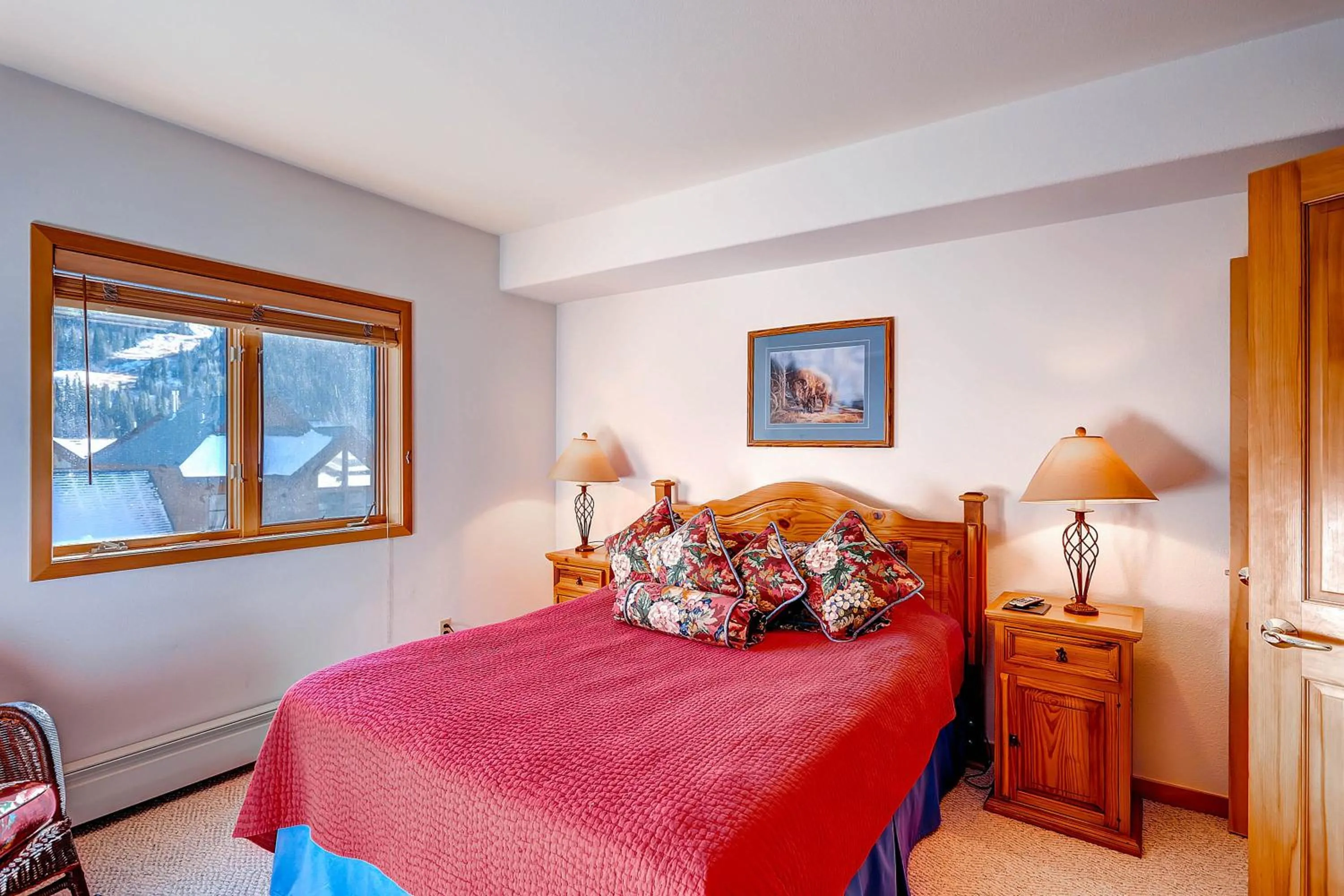 Photo of the whole room, Bed in Gateway Mountain Lodge, A Vail Resorts Property