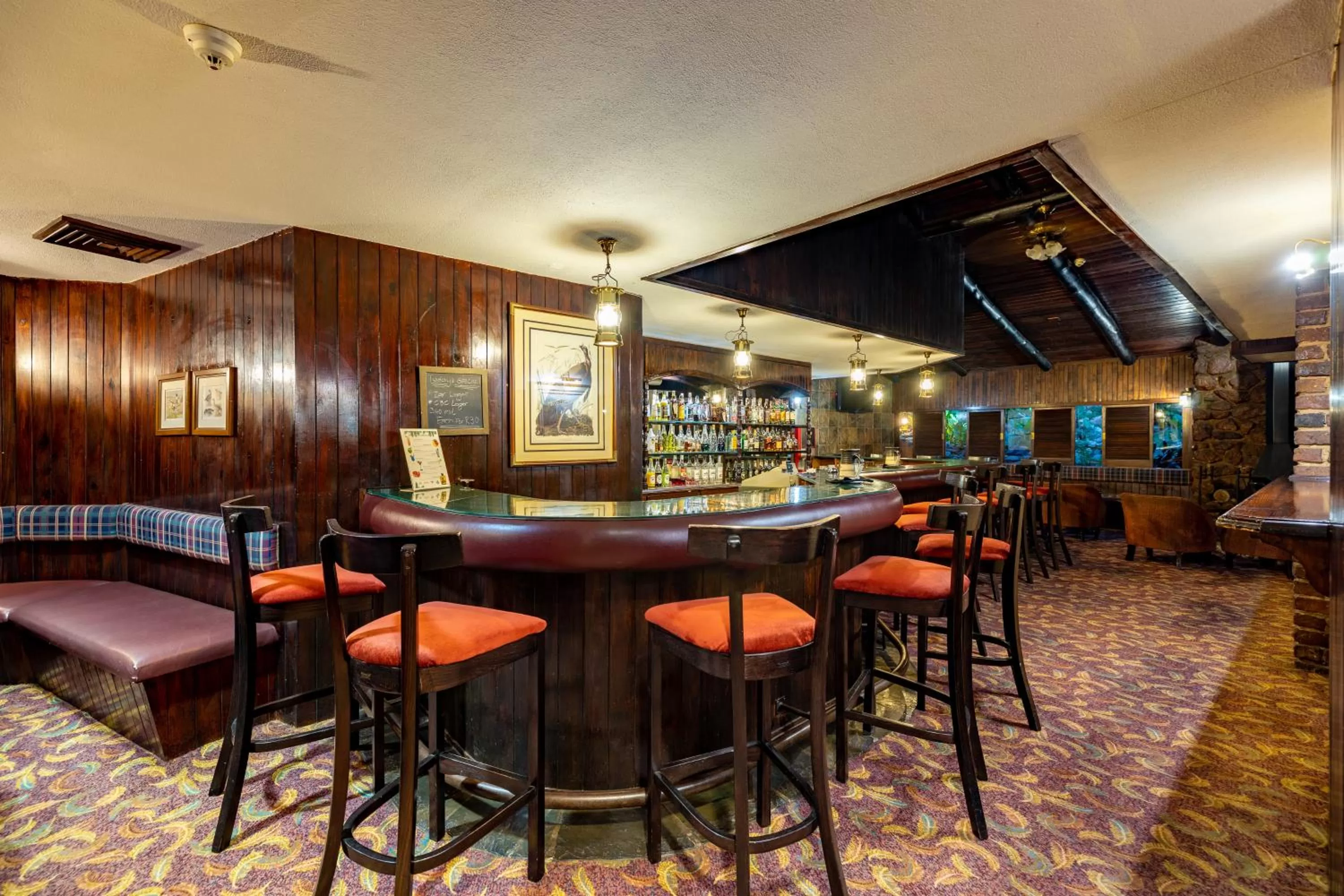 Lounge or bar in African Sky Hotels - Pine Lake Inn