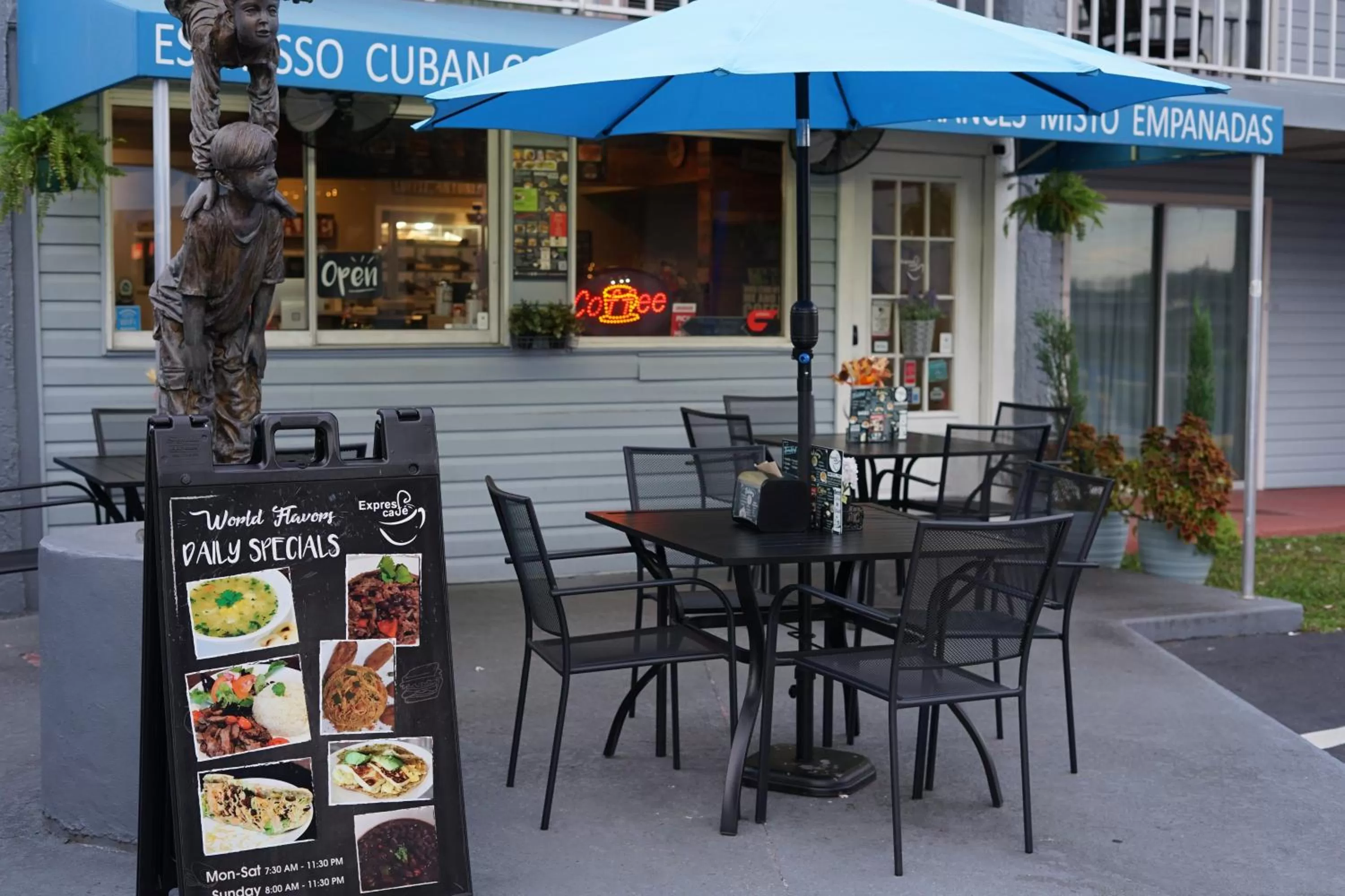 Restaurant/places to eat in Celebration Suites