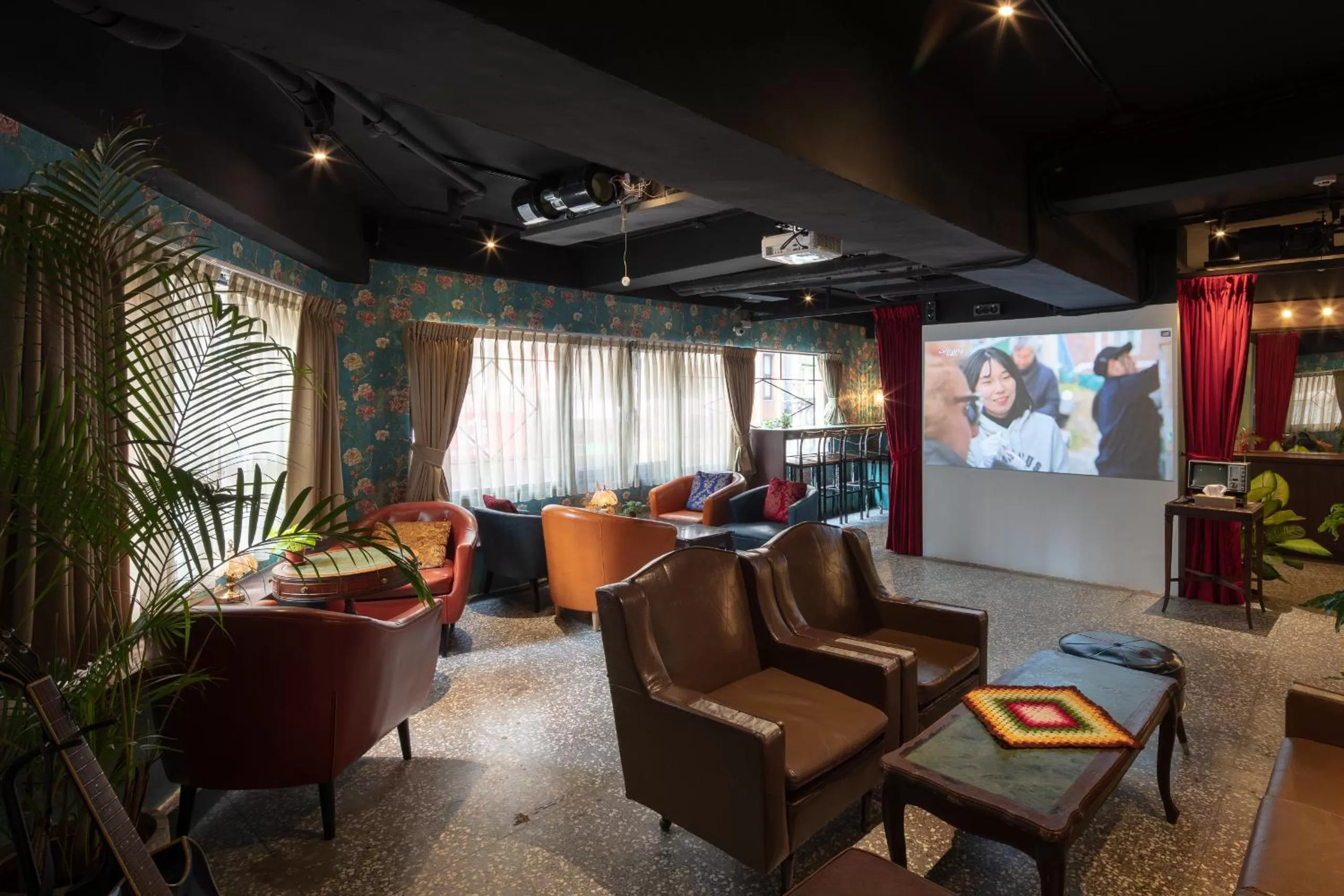 Communal lounge/ TV room in Cho Hotel