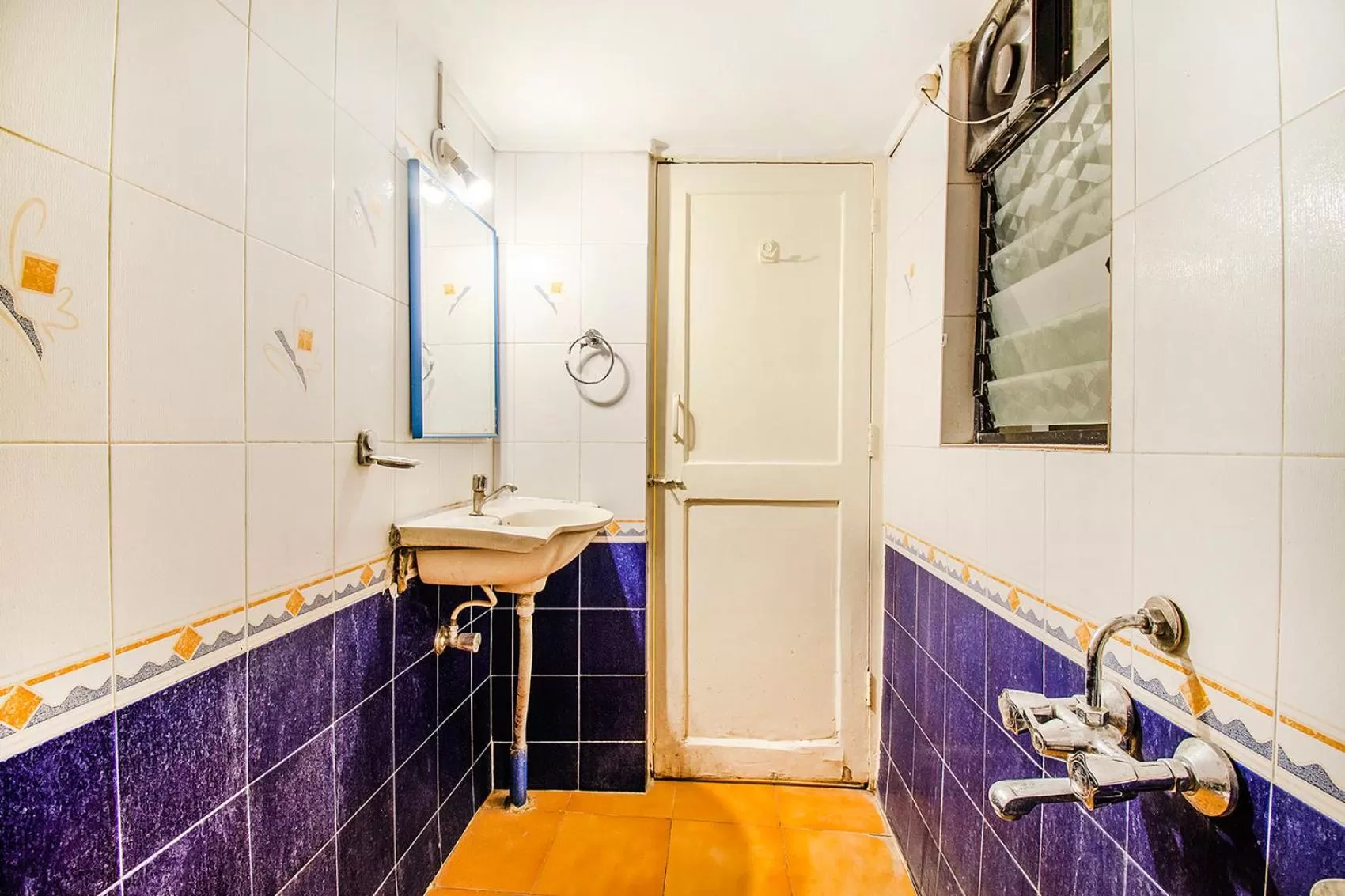 Bathroom in Via Karishma