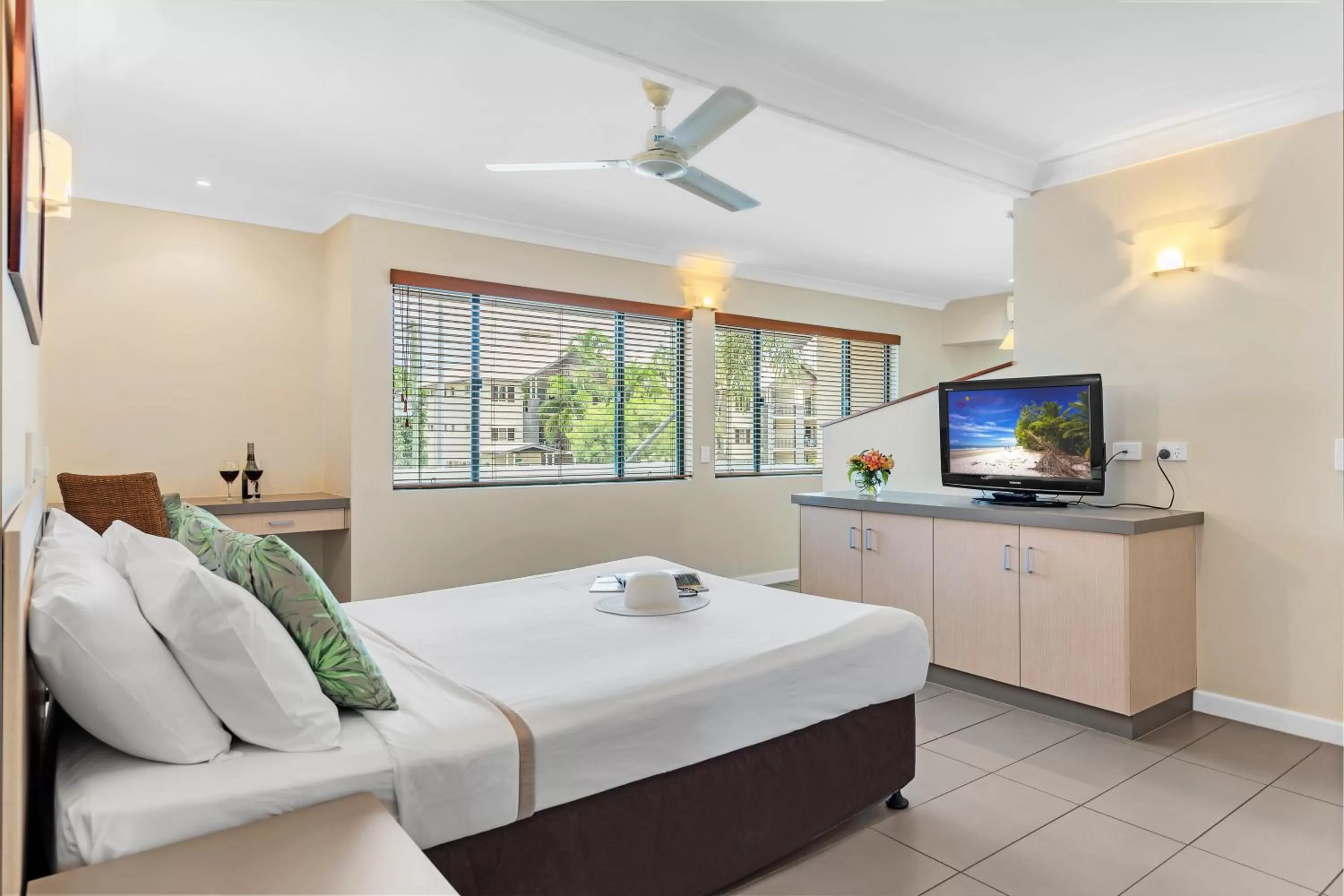 TV and multimedia, Bed in Bay Village Tropical Retreat & Apartments