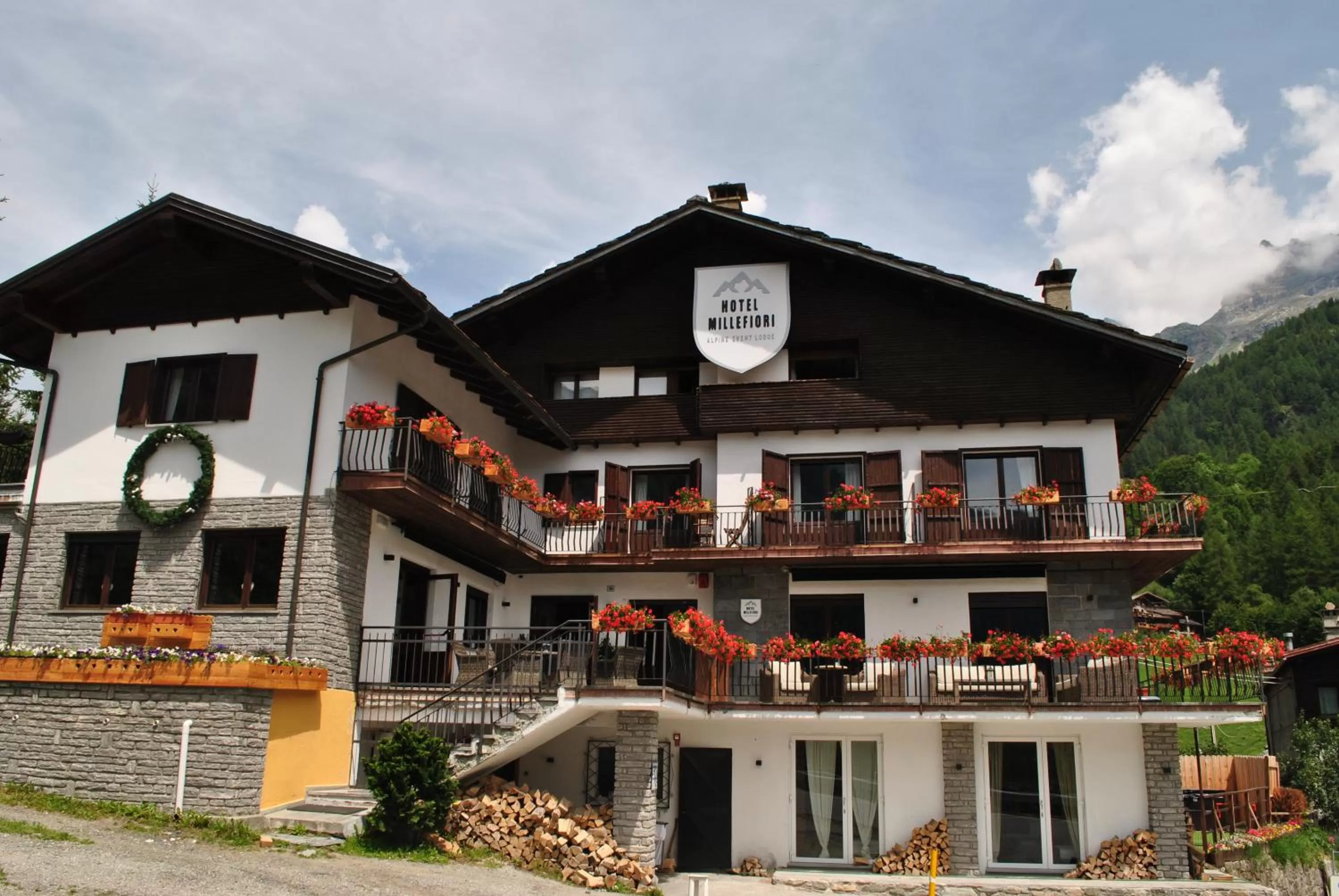 Property building in Hotell Millefiori- Alpine Event Lodge