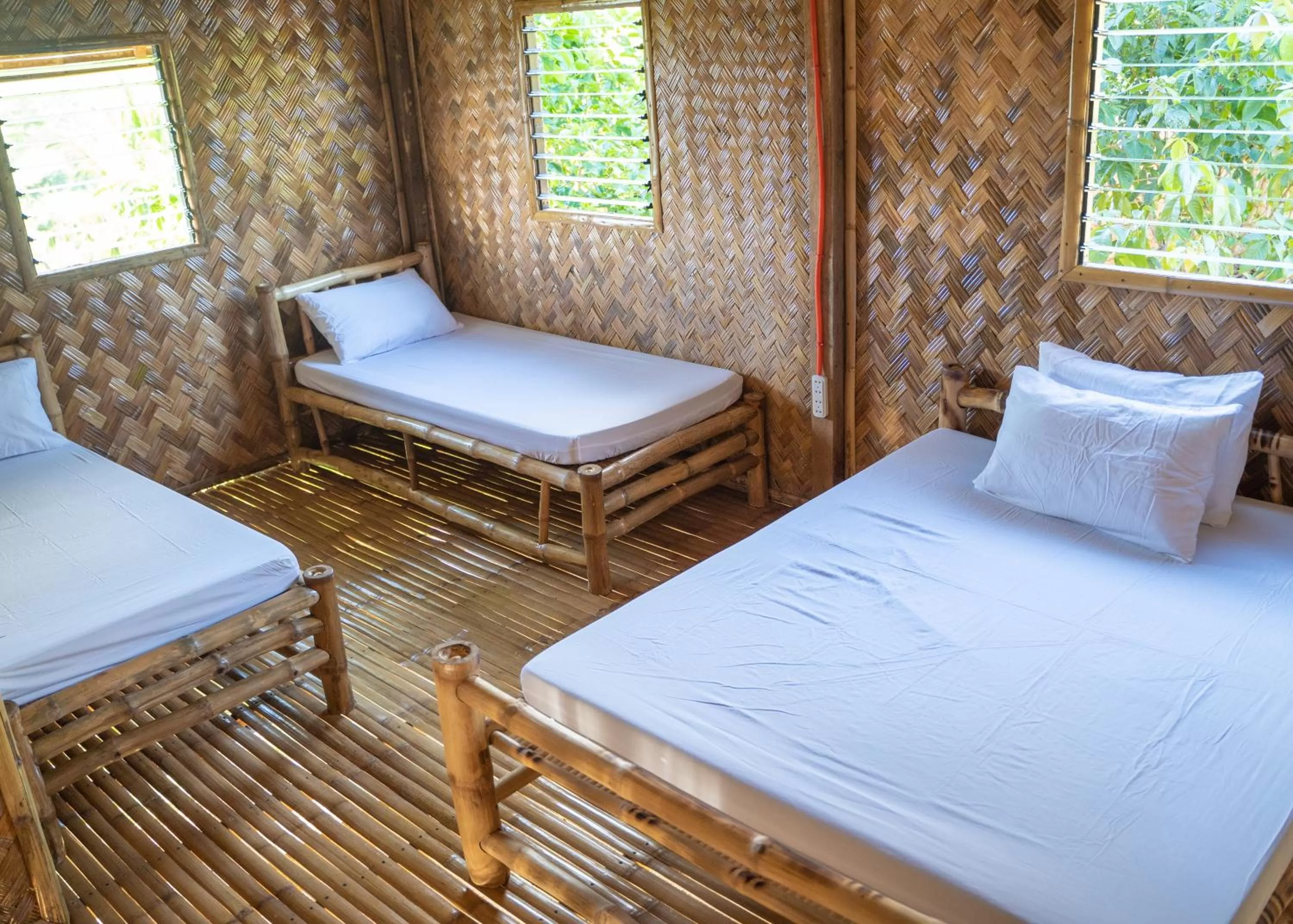 Bedroom, Bed in Ocean Green Eco Lodge