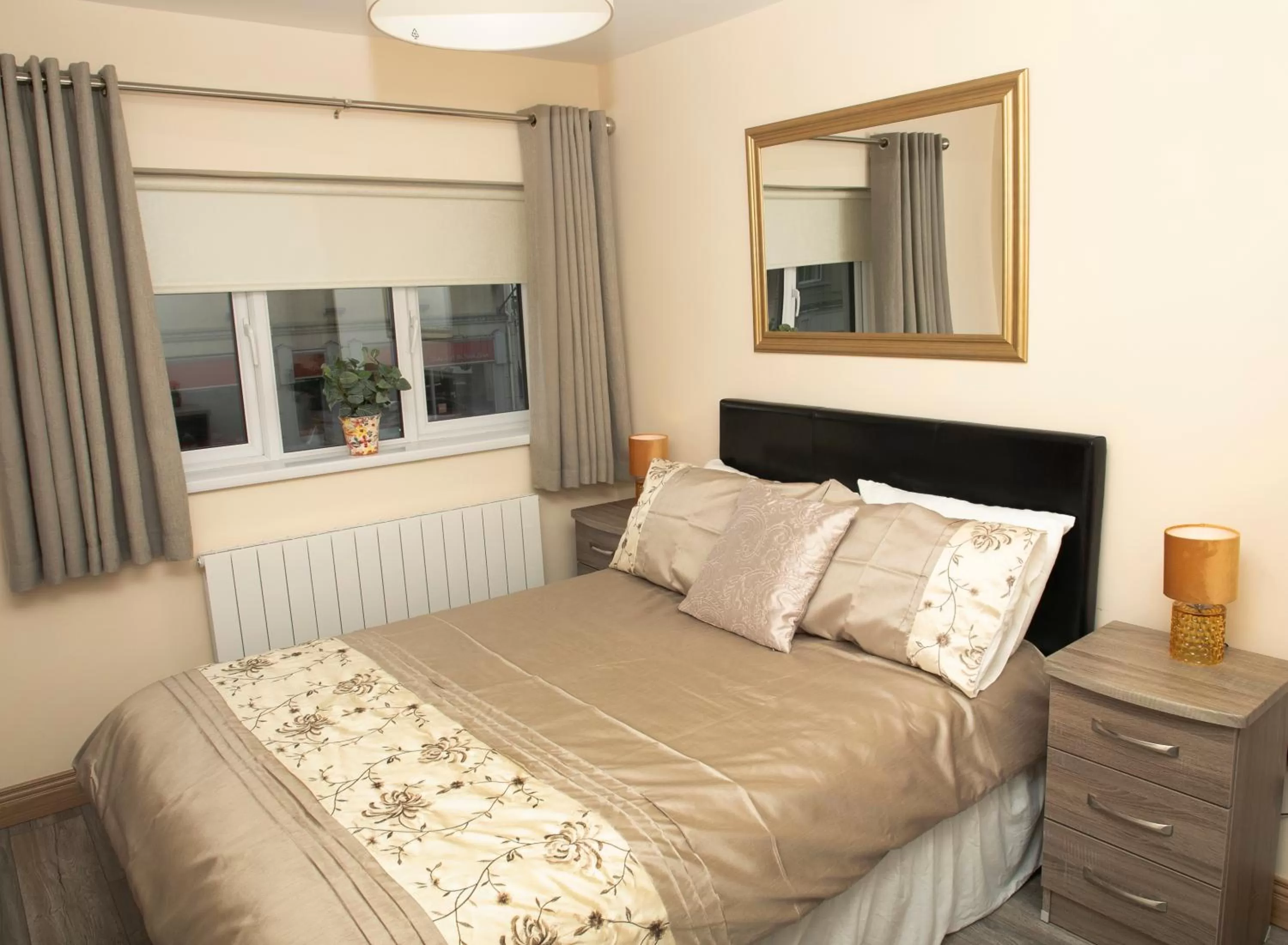 Bedroom, Bed in Arch House B&B & Apartments