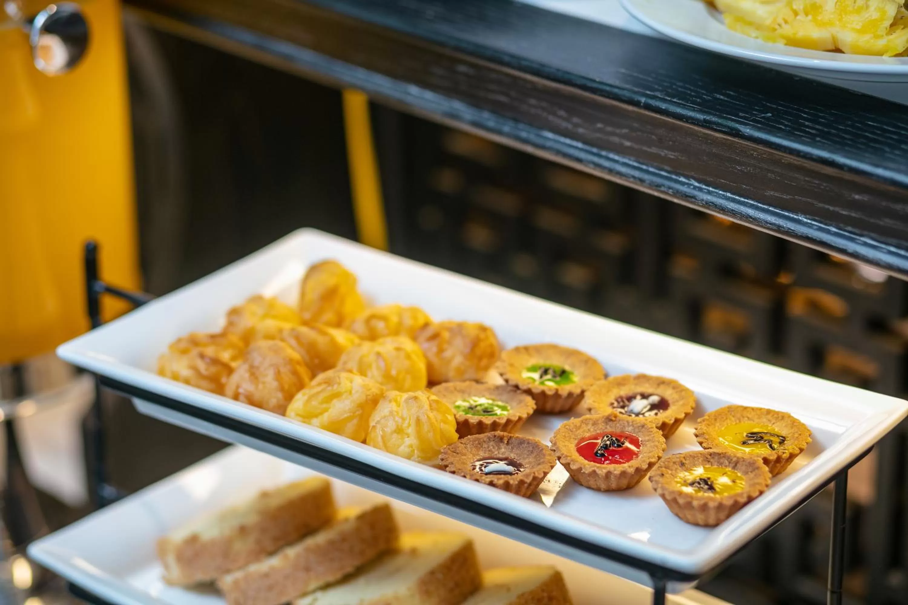 Restaurant/places to eat in 22land Residence Hotel 71 Hang Bong Premium