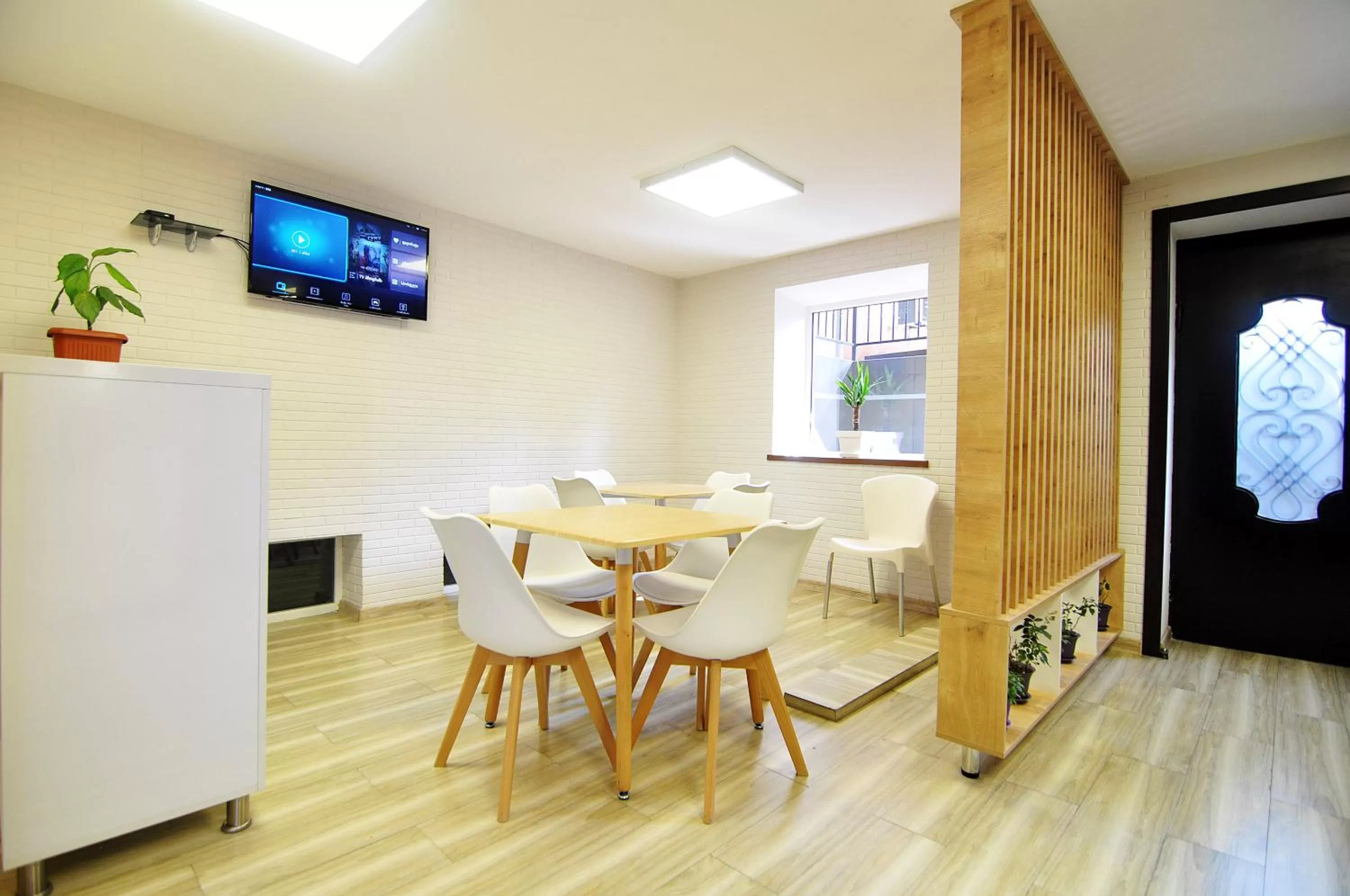 Restaurant/places to eat, Dining Area in Light Hotel