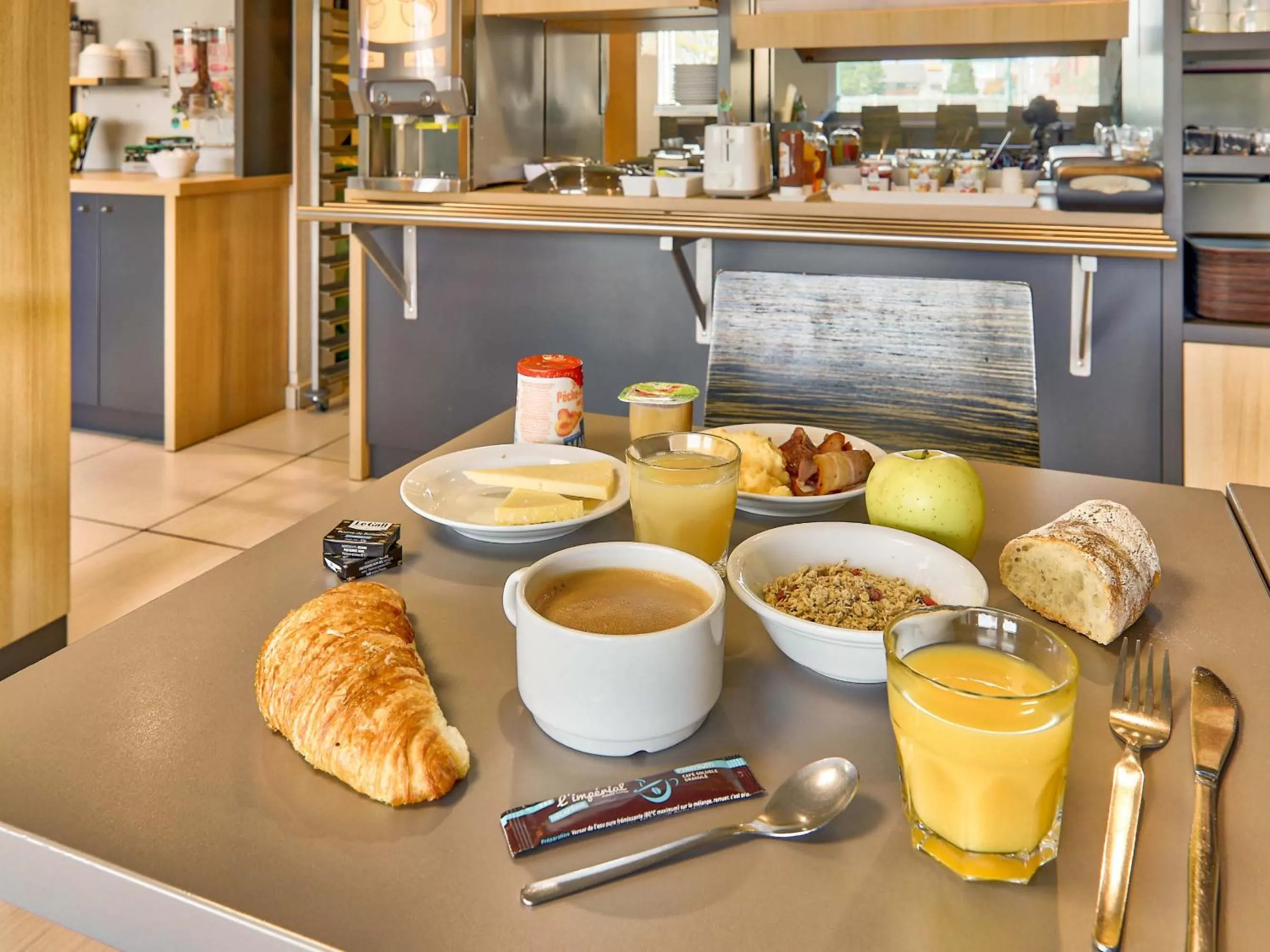 Breakfast in B&B HOTEL Clermont-Ferrand Sud Aubière