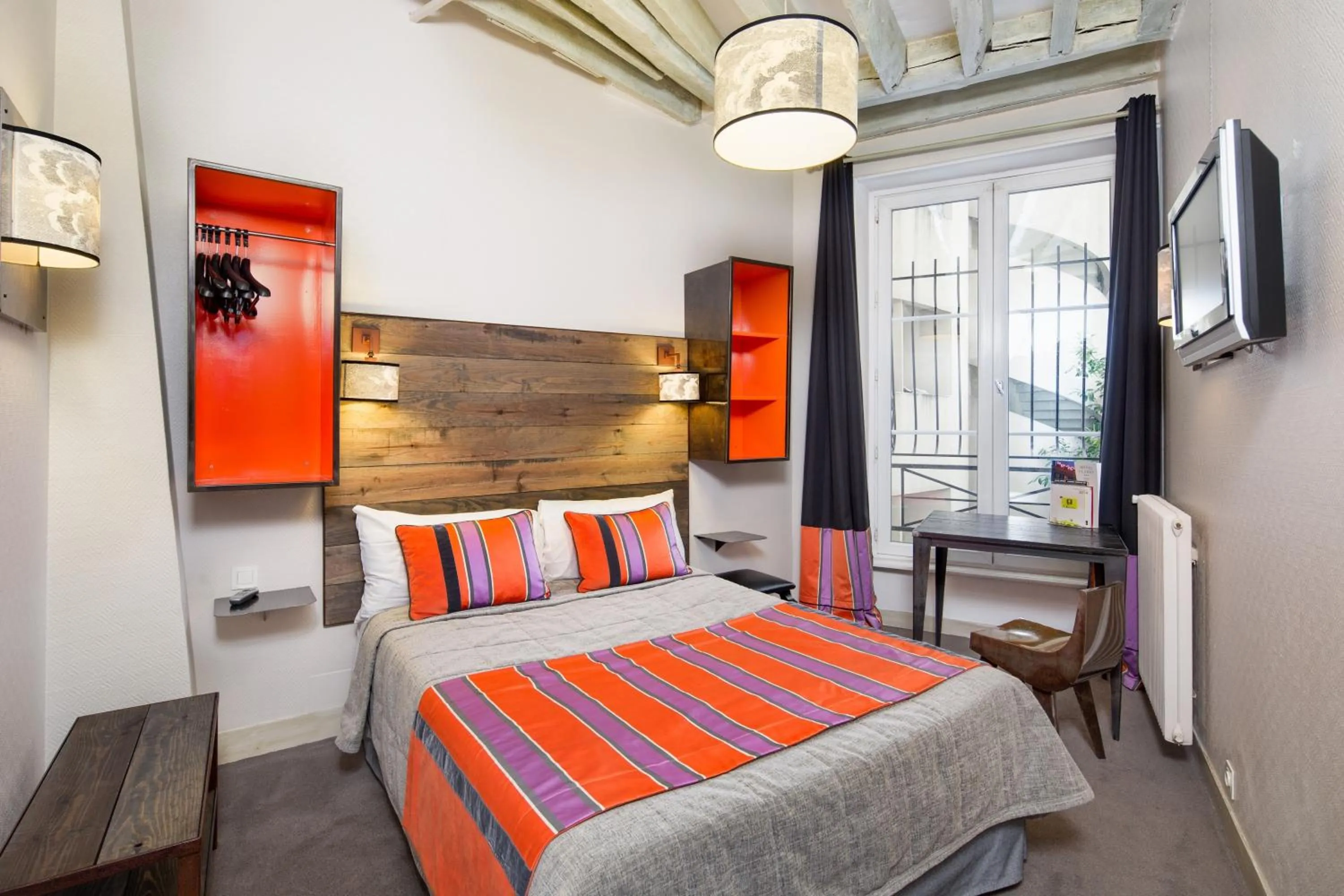 Bed in Hôtel Claret Bercy