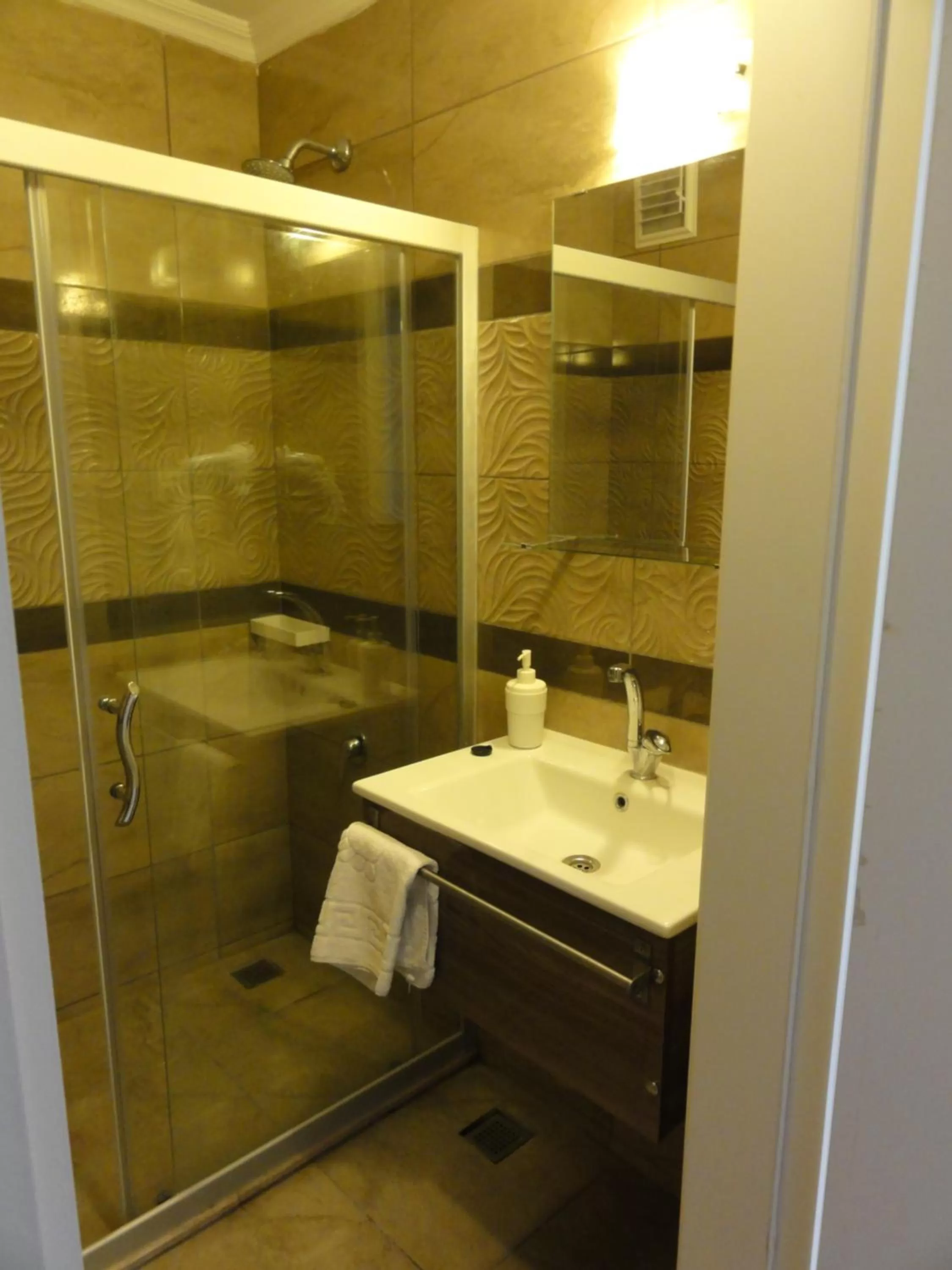 Bathroom in Altinersan Hotel