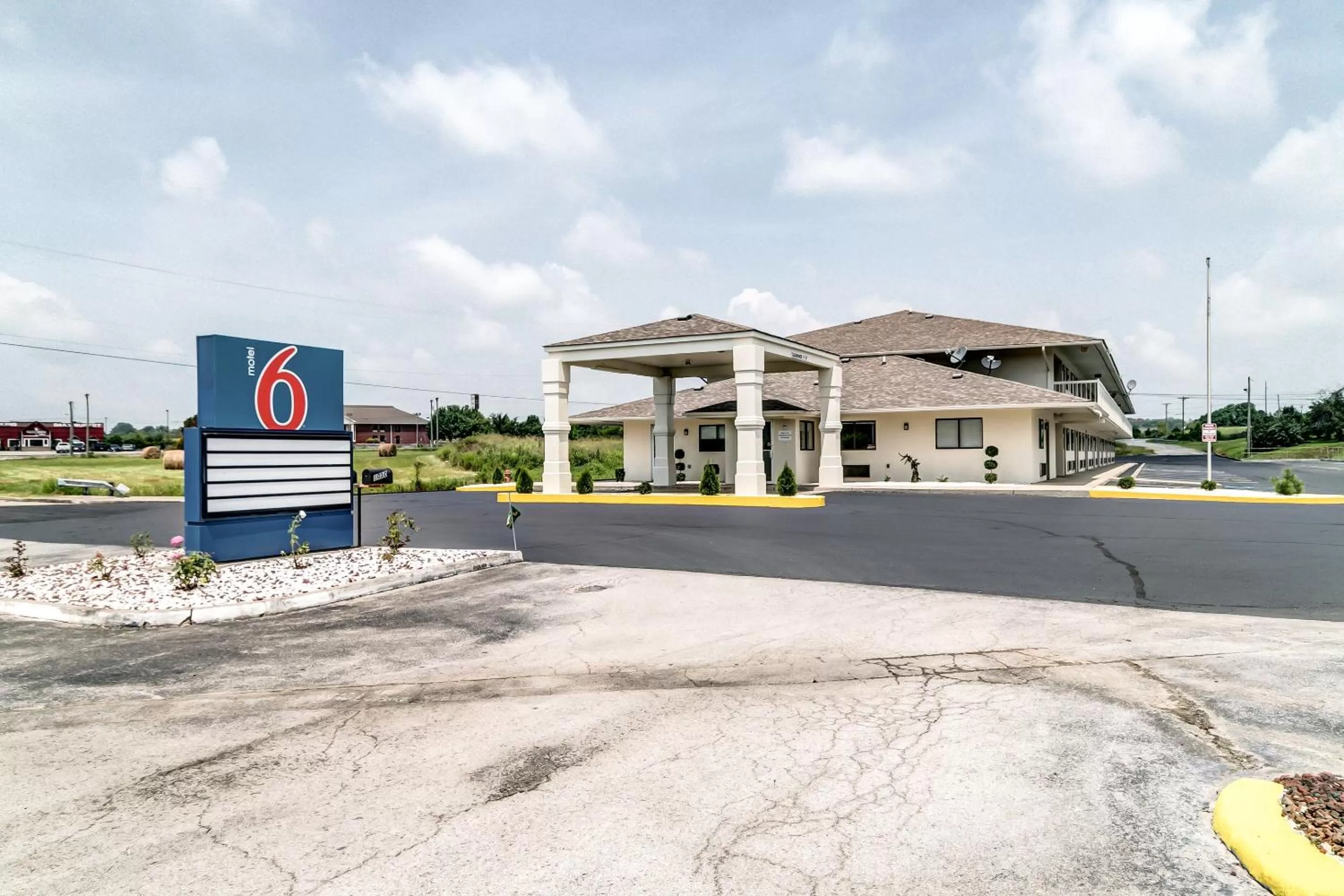 Property building in Motel 6-Berea, KY