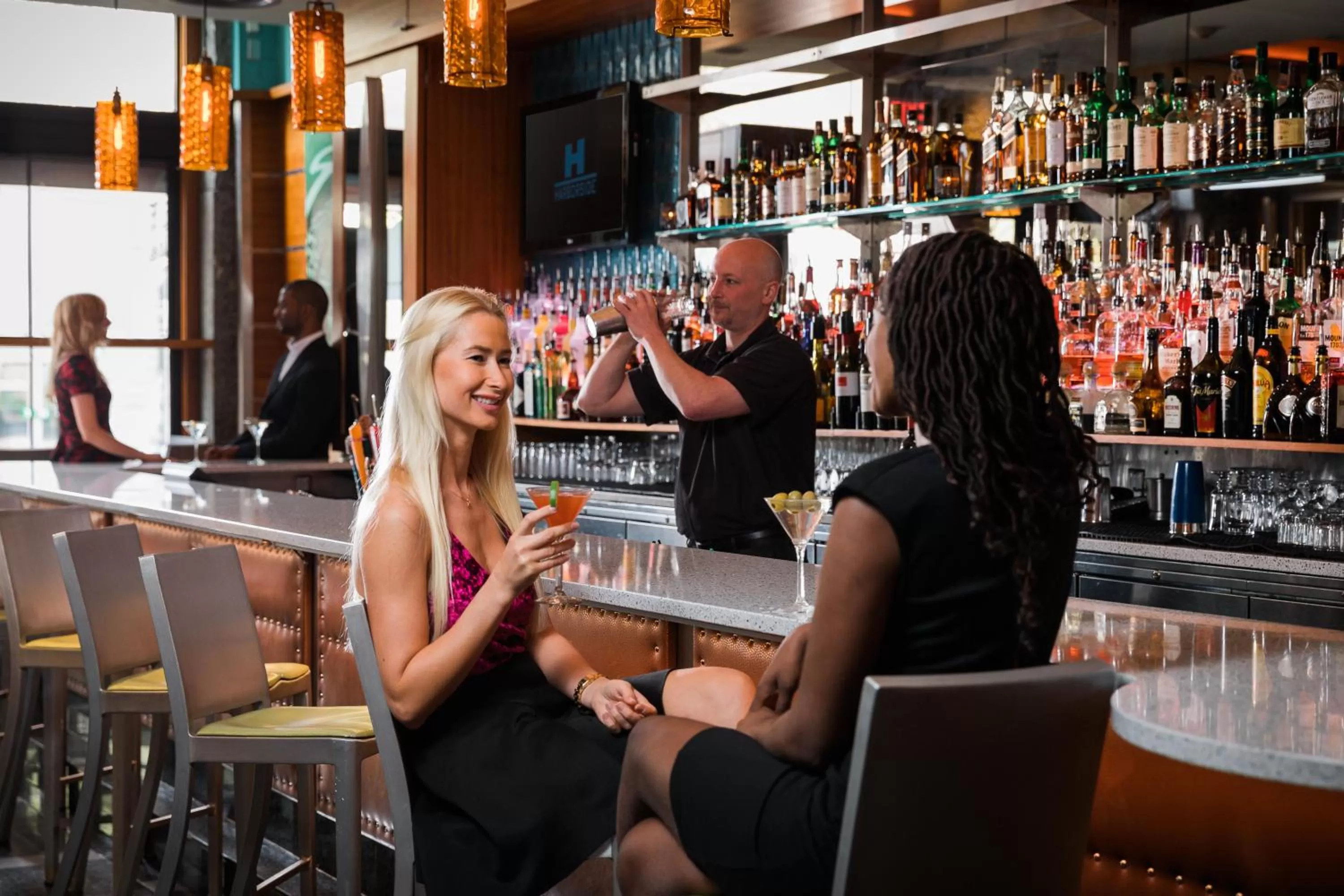 Lounge or bar in Harborside Inn