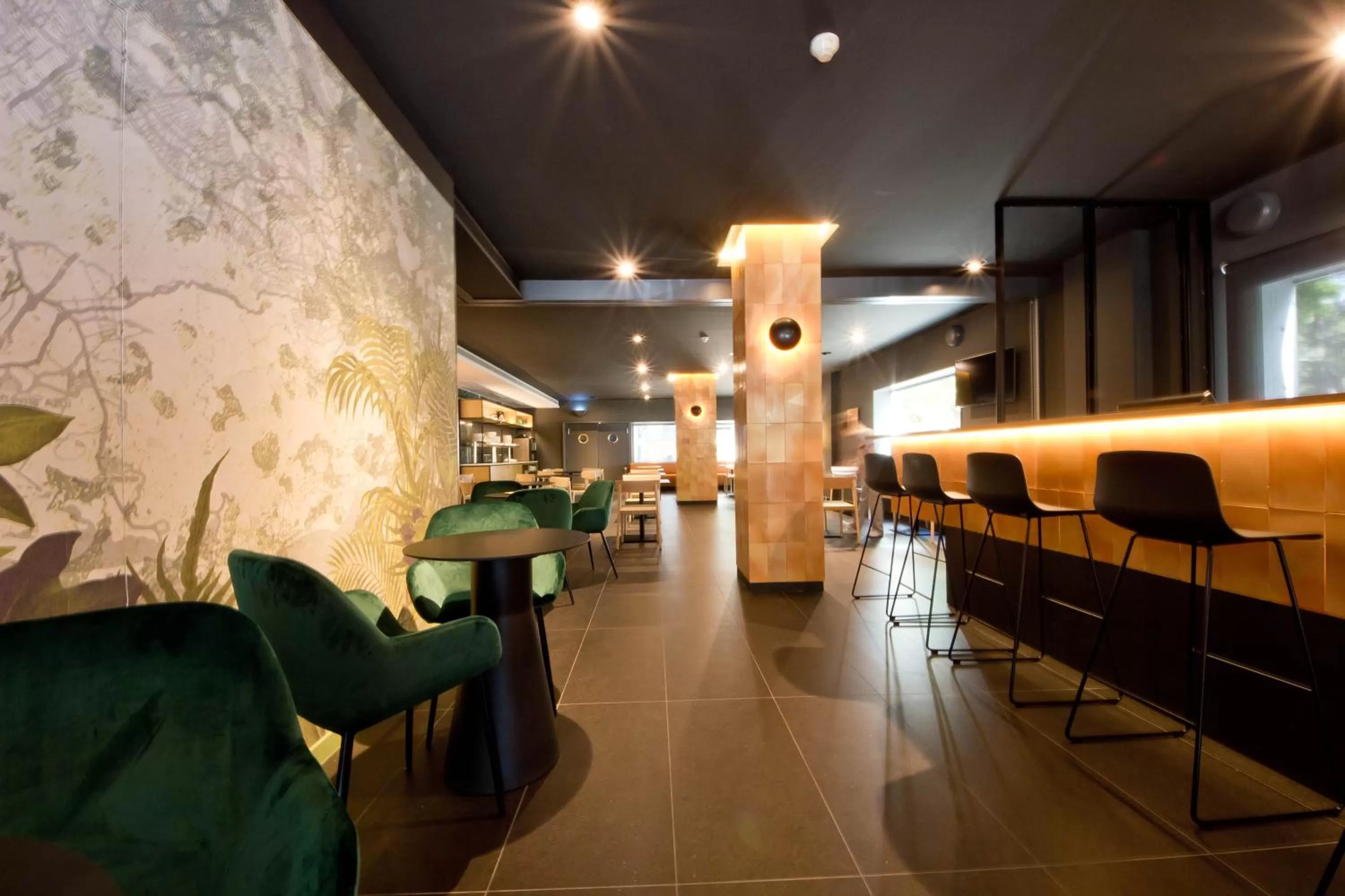 Restaurant/places to eat in Aparthotel Atenea Valles