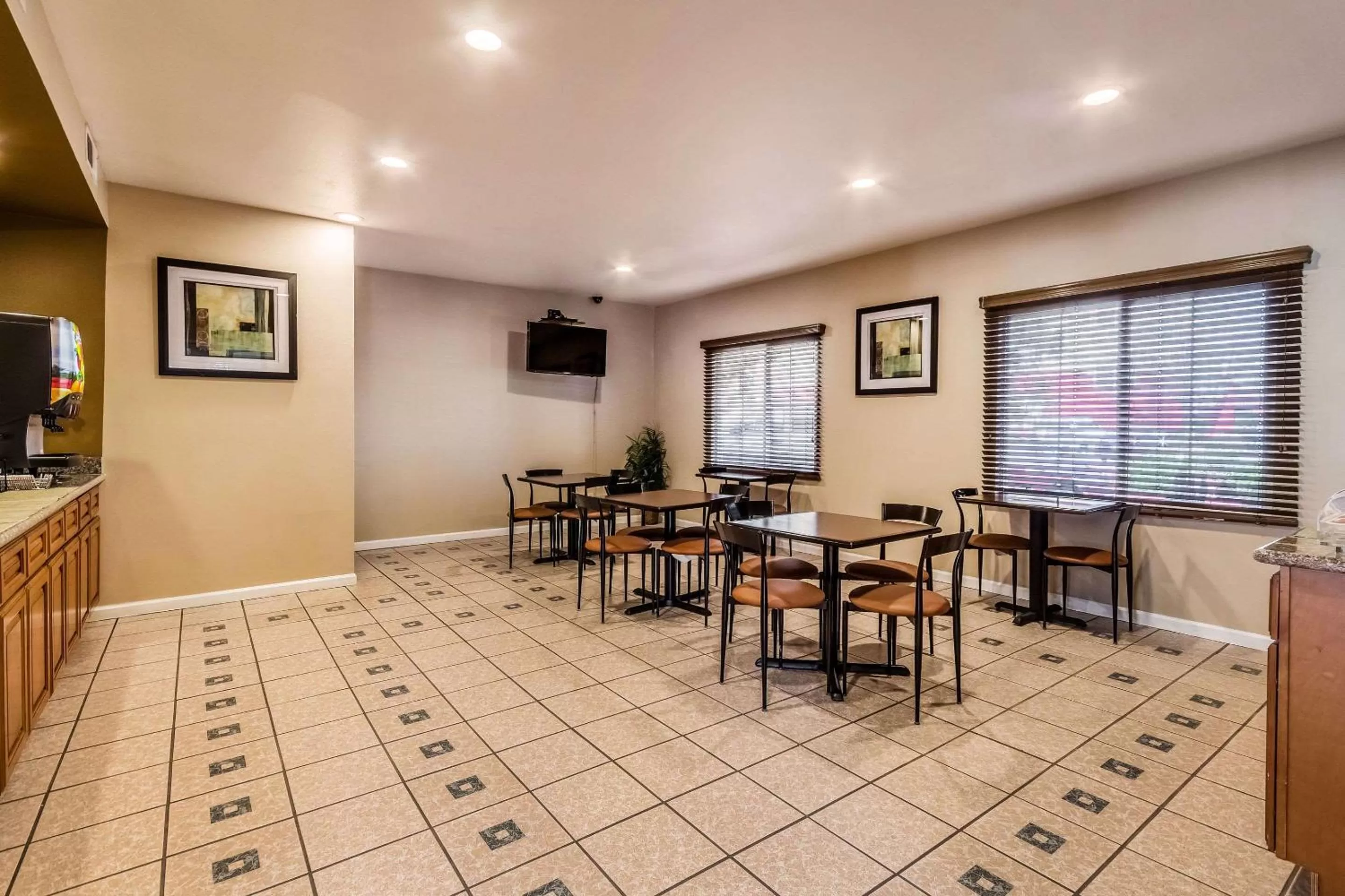 Restaurant/places to eat in Quality Inn Fresno Near University