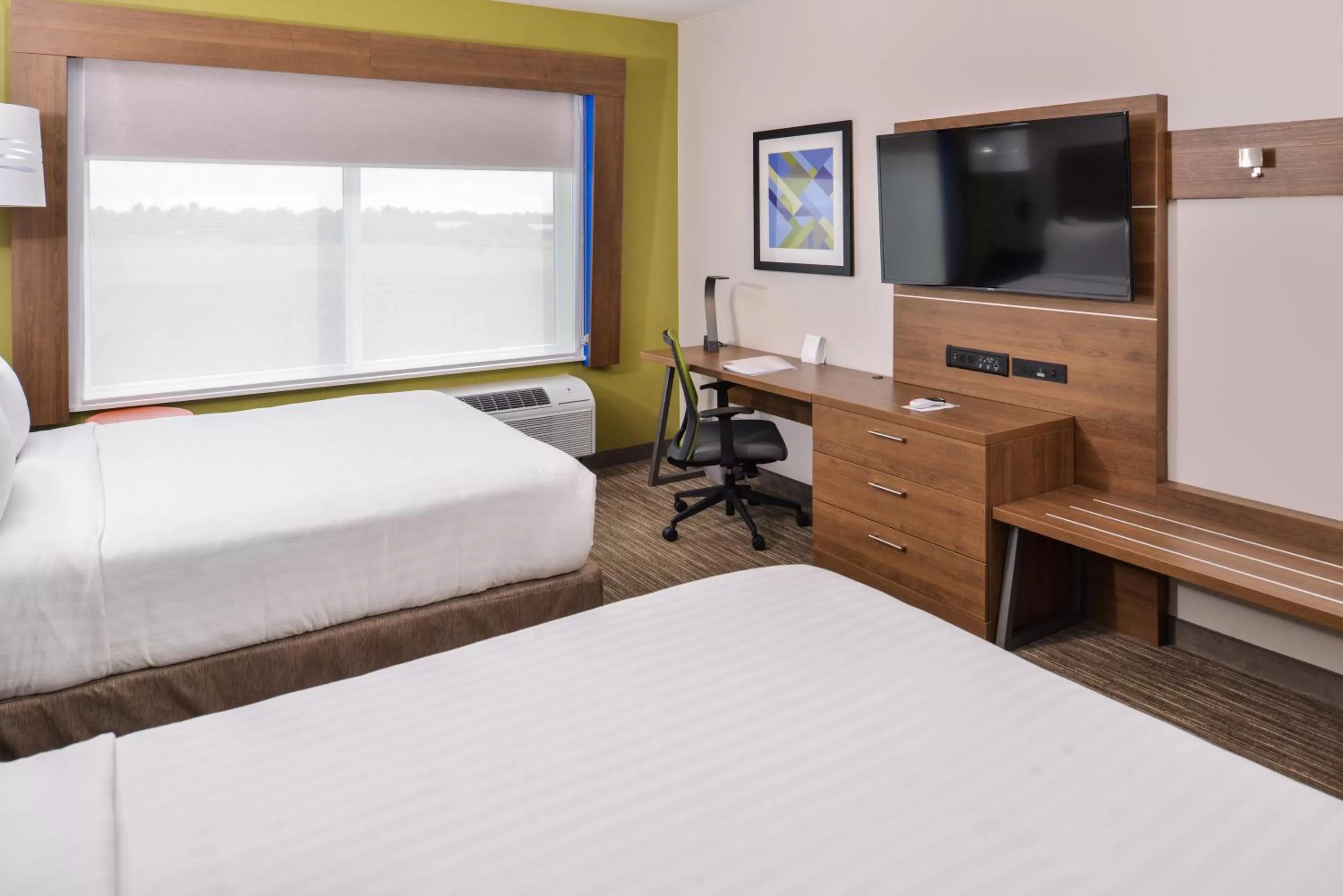 Photo of the whole room, Bed in Holiday Inn Express & Suites - Siloam Springs by IHG