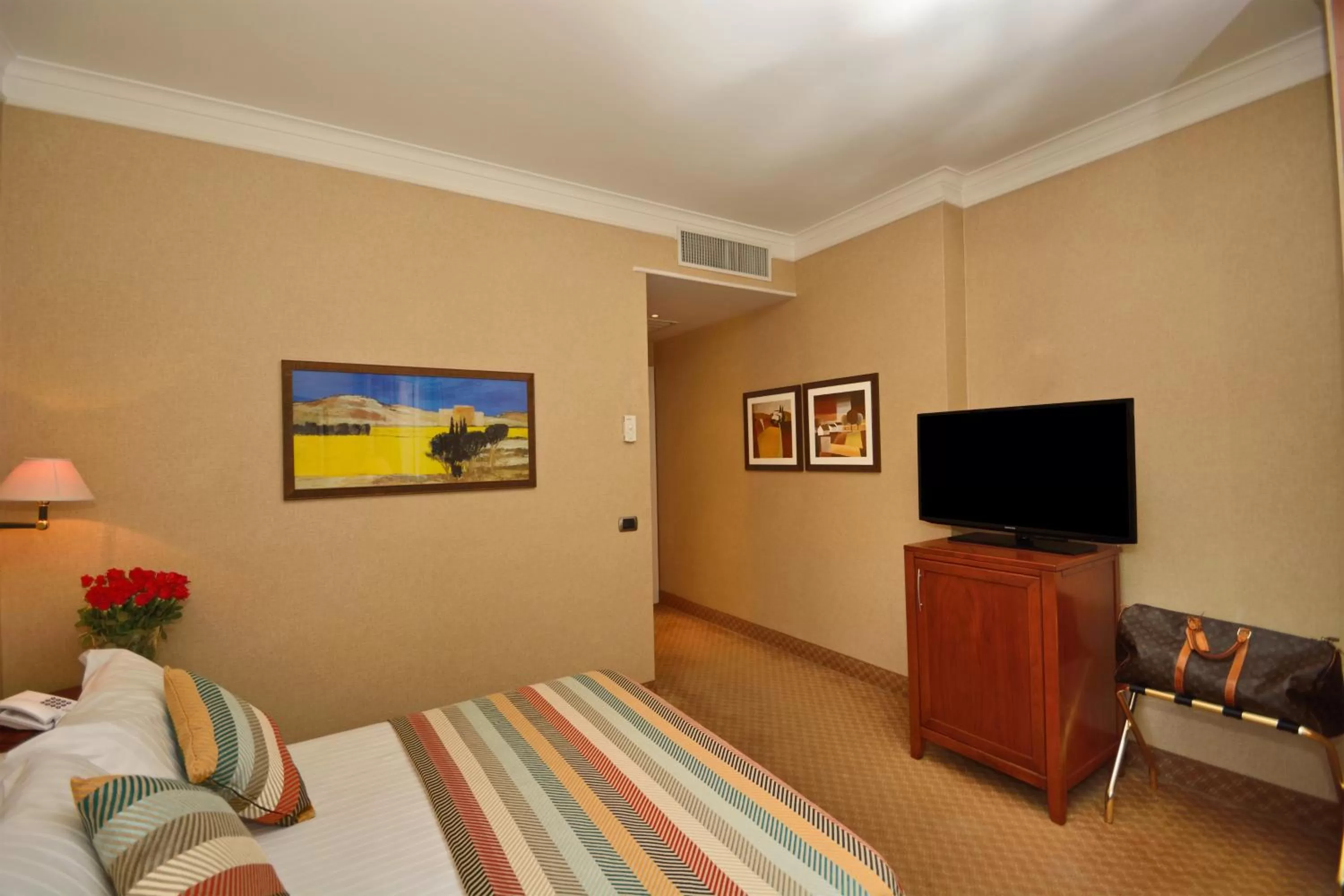 Bedroom, Bed in LH Hotel Lloyd Roma