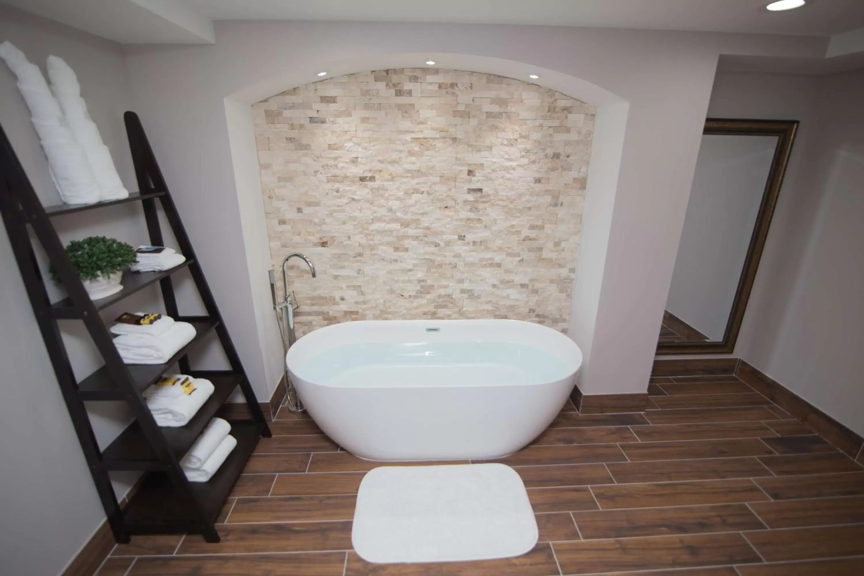 Deluxe King Suite in Best Western Plus Fairfield Executive Inn Deluxe King Suite in Best Western Plus Fairfield Executive Inn