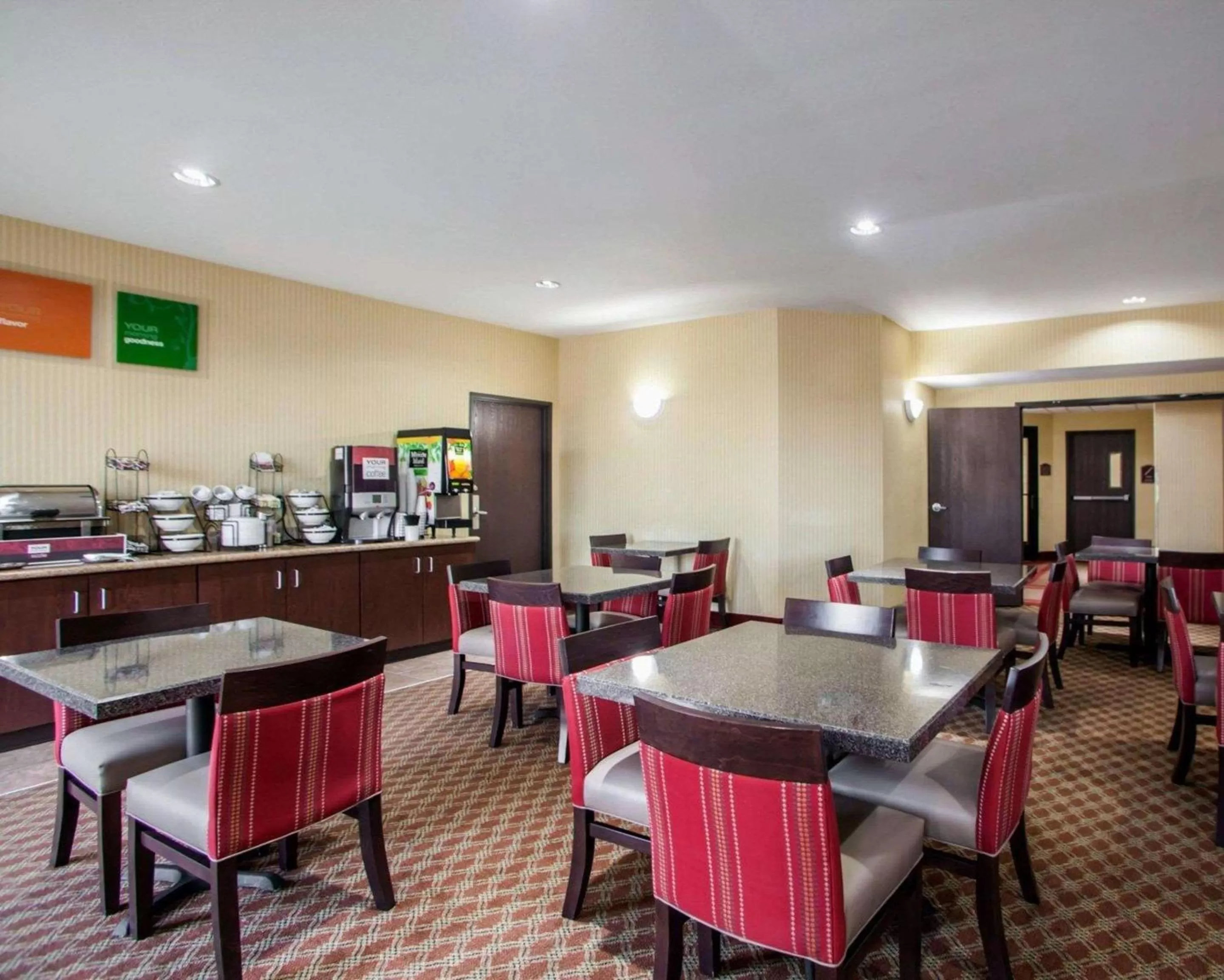 Restaurant/places to eat in Comfort Inn & Suites Harrisonville