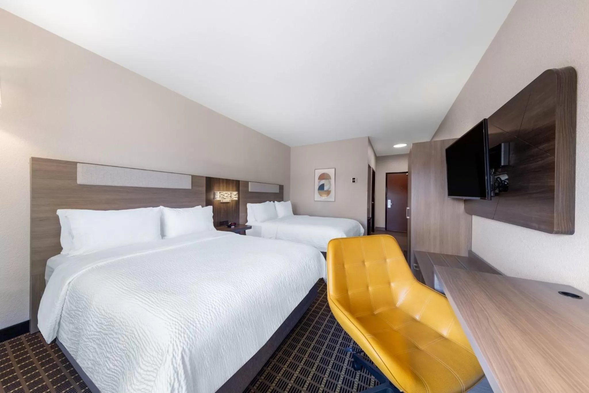 Photo of the whole room, Bed in Holiday Inn Express & Suites Pittsburg by IHG