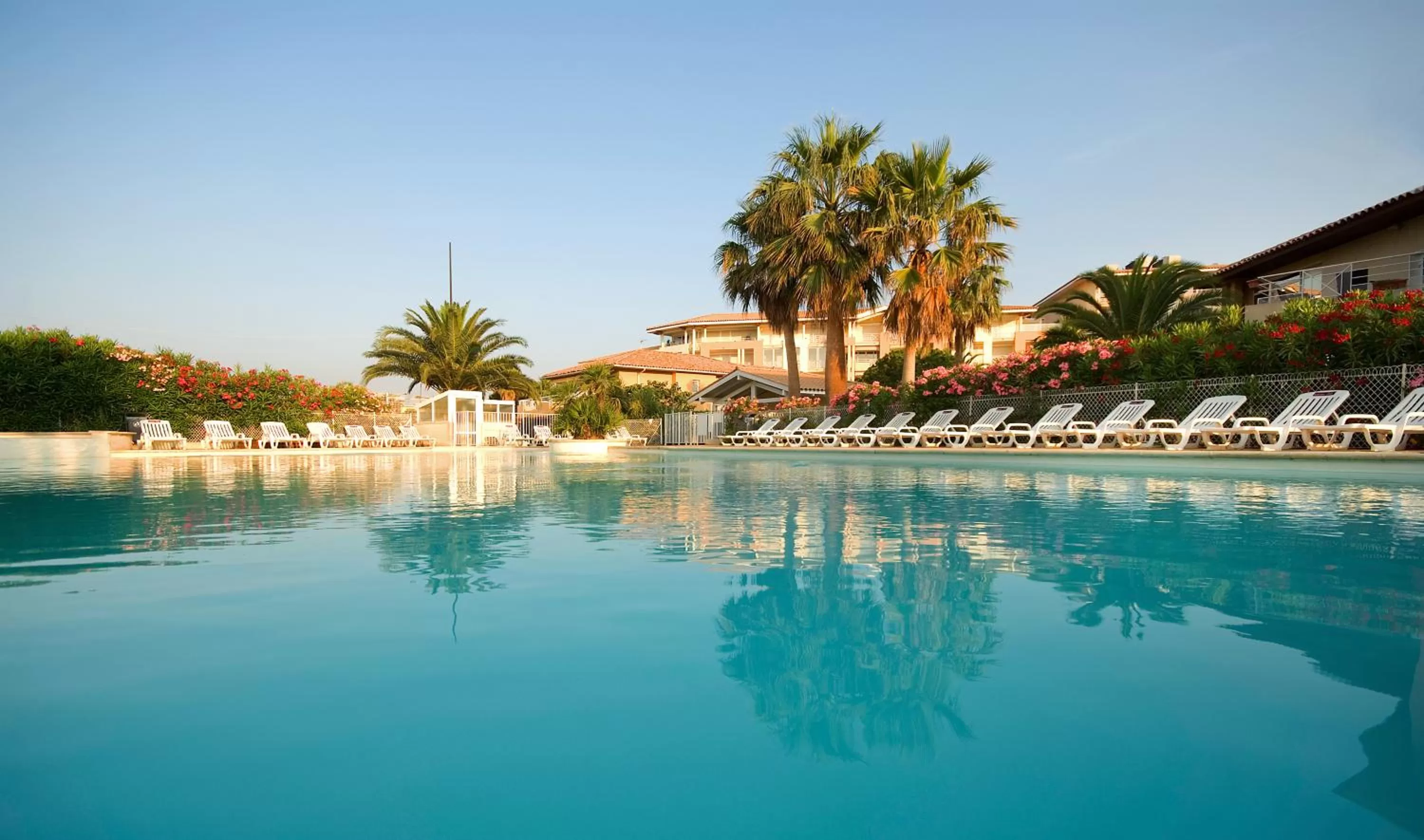 Swimming pool in Mercure Thalasso & Spa Port Fréjus