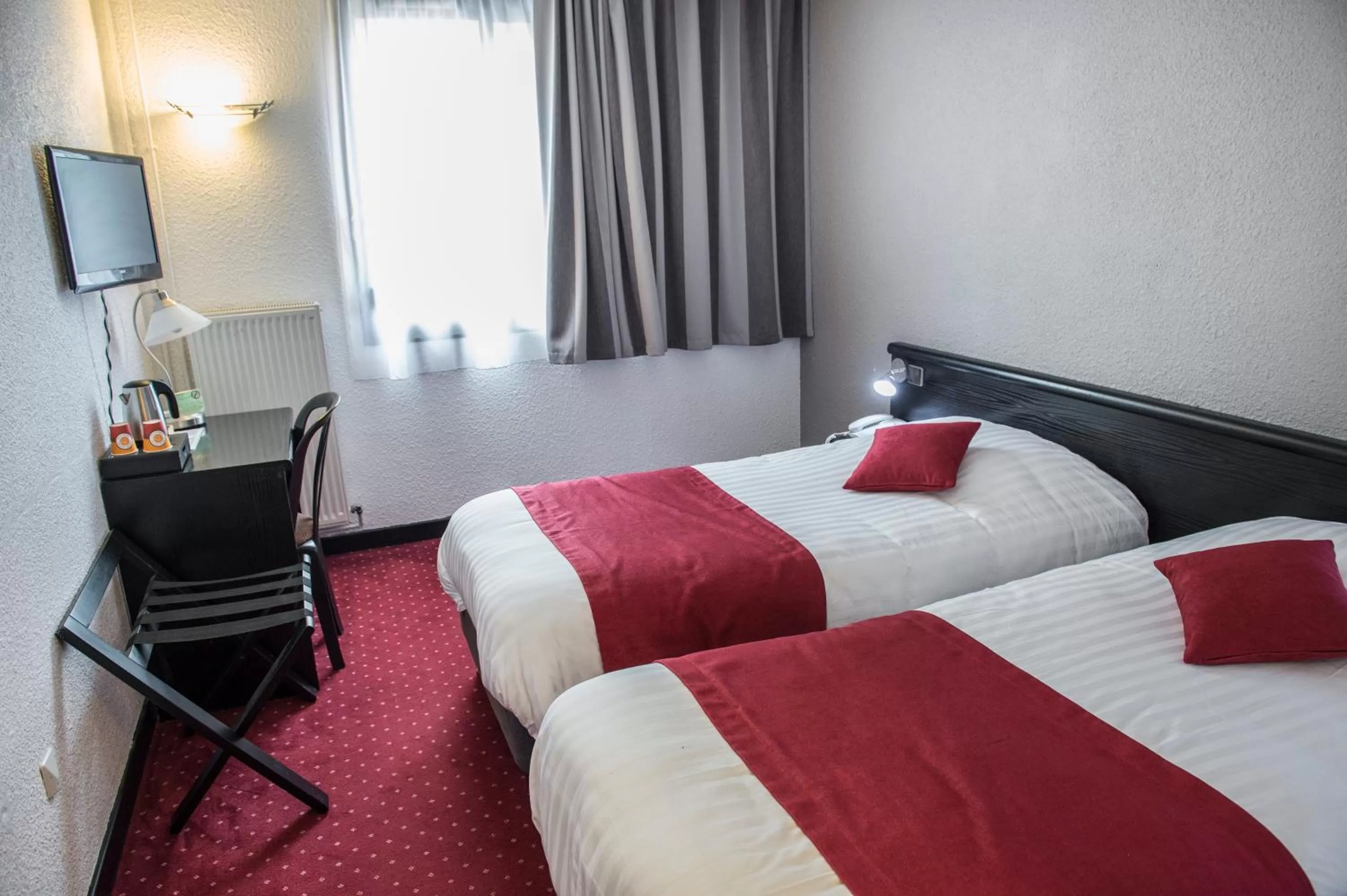 Photo of the whole room, Bed in Logis Murtel