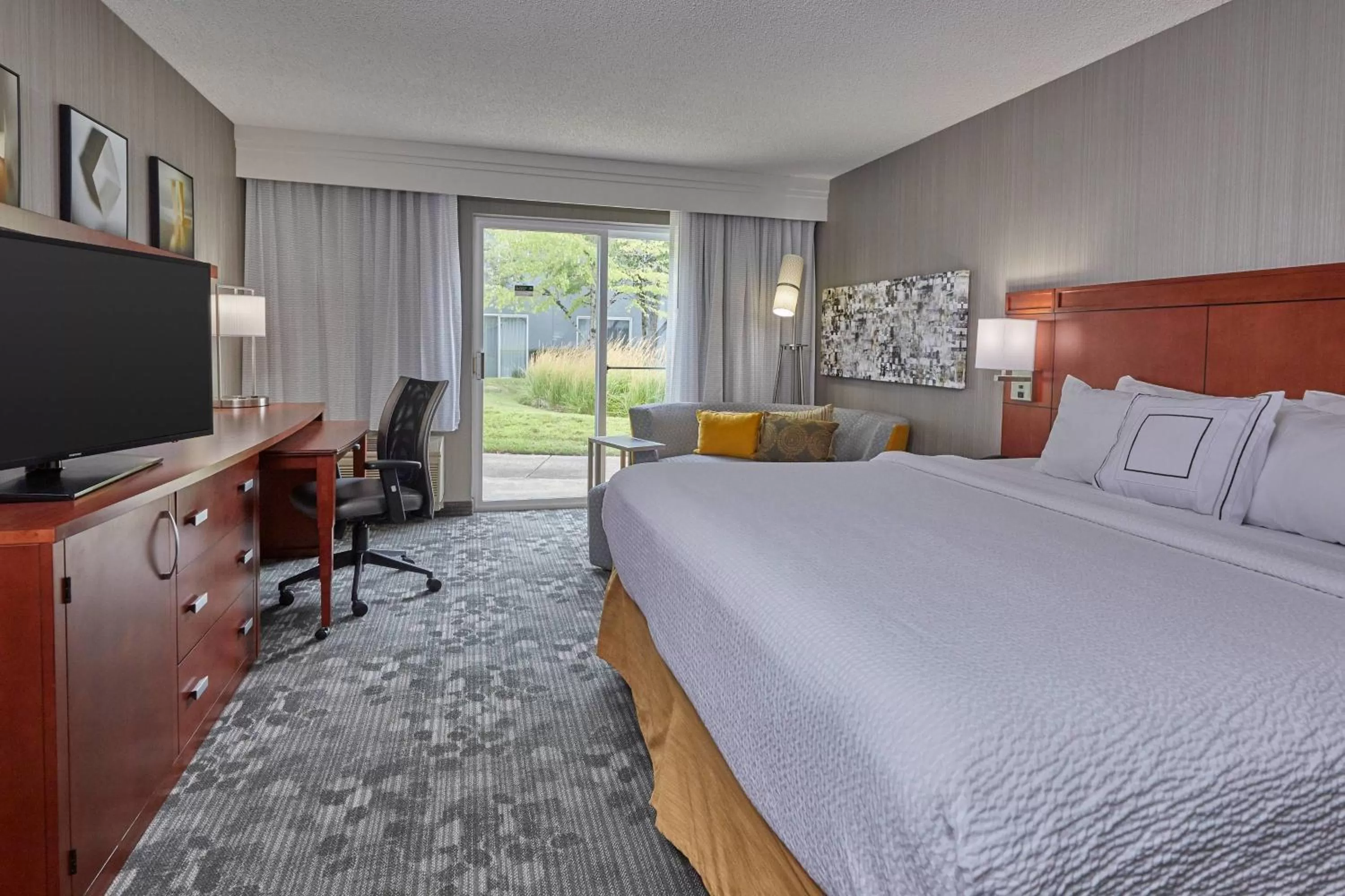 Junior Suite, 1 King in Courtyard by Marriott Eugene Springfield