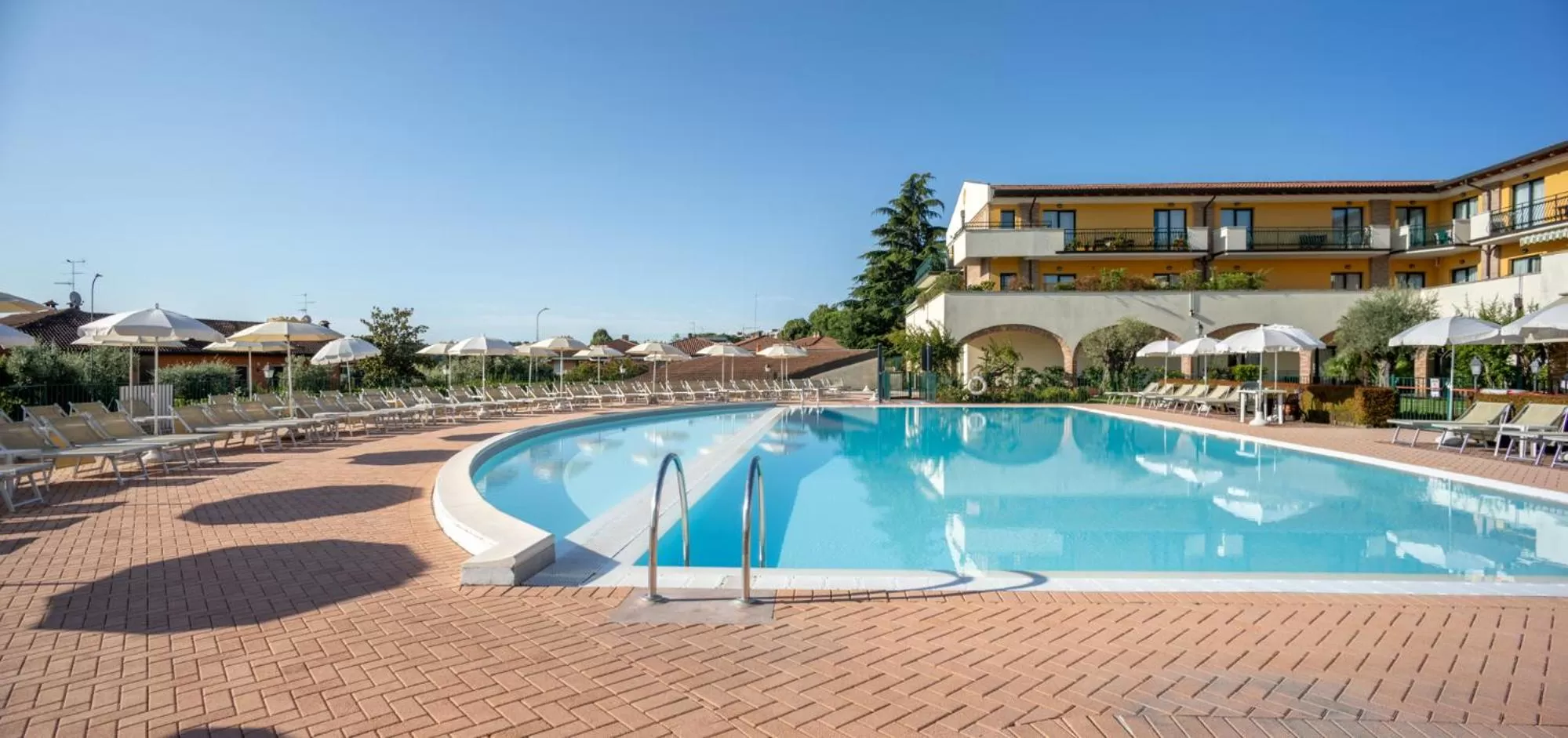 Swimming pool in Le Terrazze sul Lago Hotel & Residence