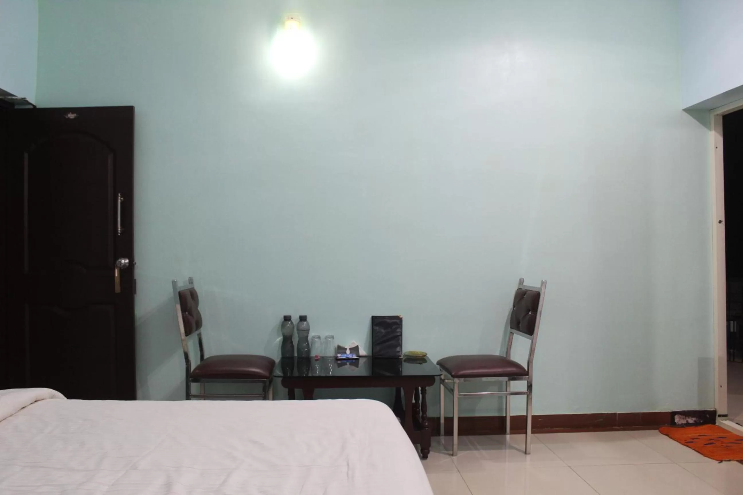 Seating area, TV/Entertainment Center in Greenwood Resort