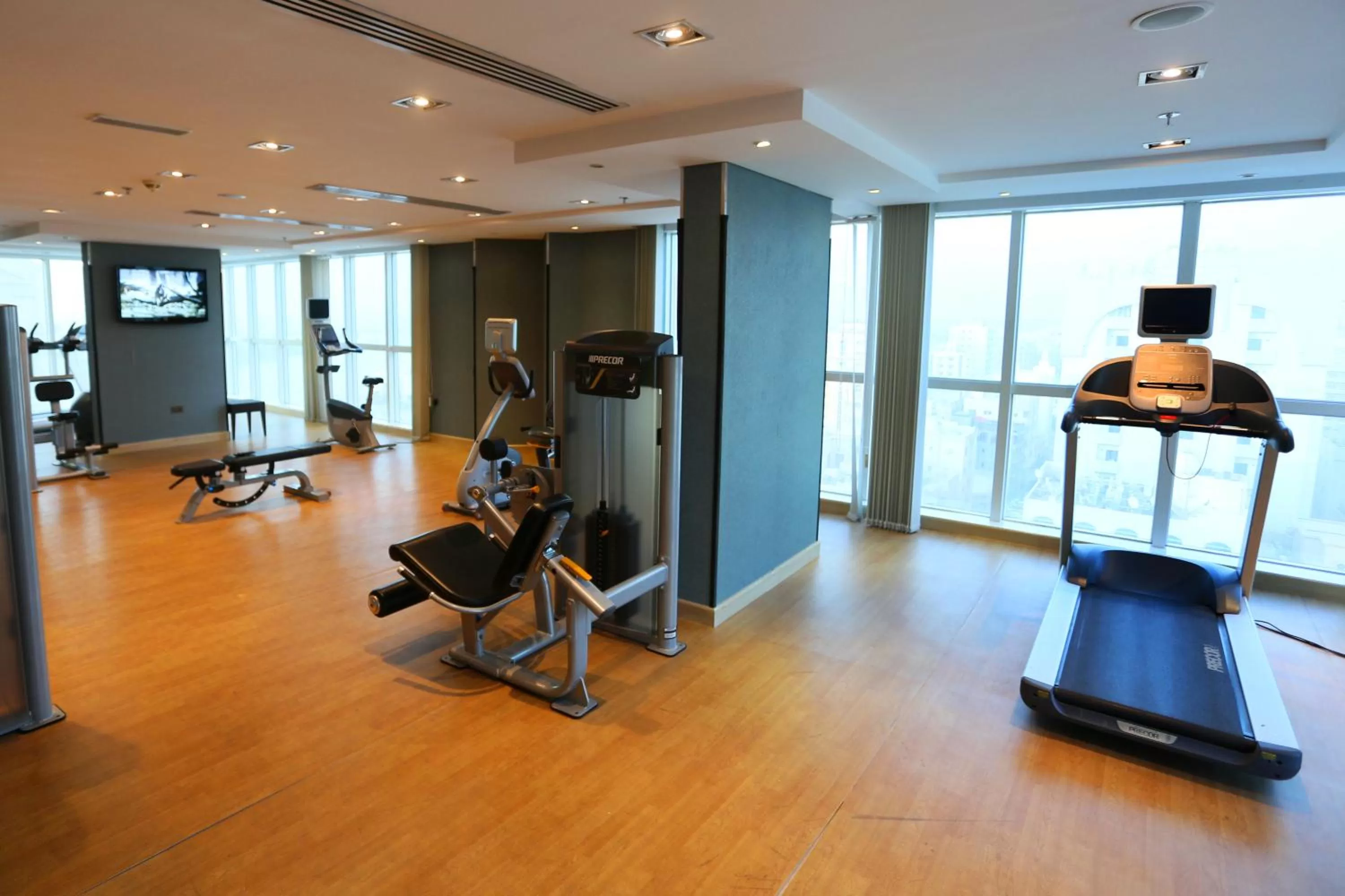 Fitness centre/facilities in Al Hamra Hotel