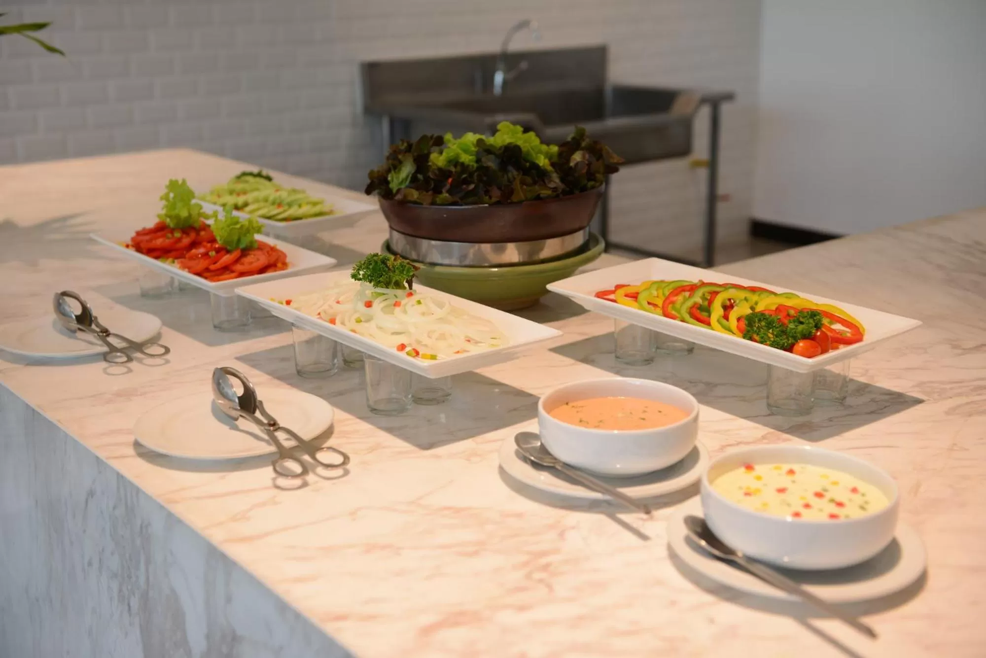 Restaurant/places to eat in Tinidee Hotel Bangkok Golf Club