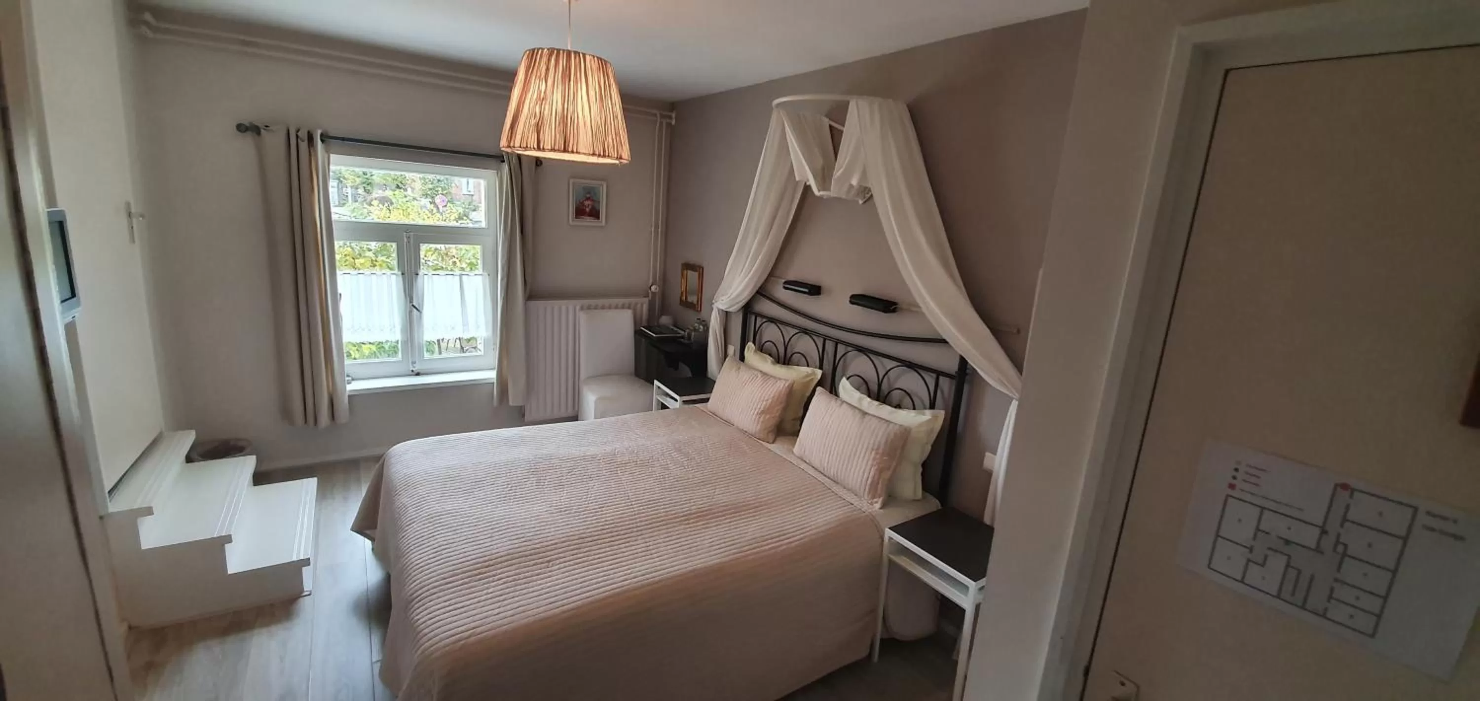 Bed in Hotel Restaurant The Kings Head Inn