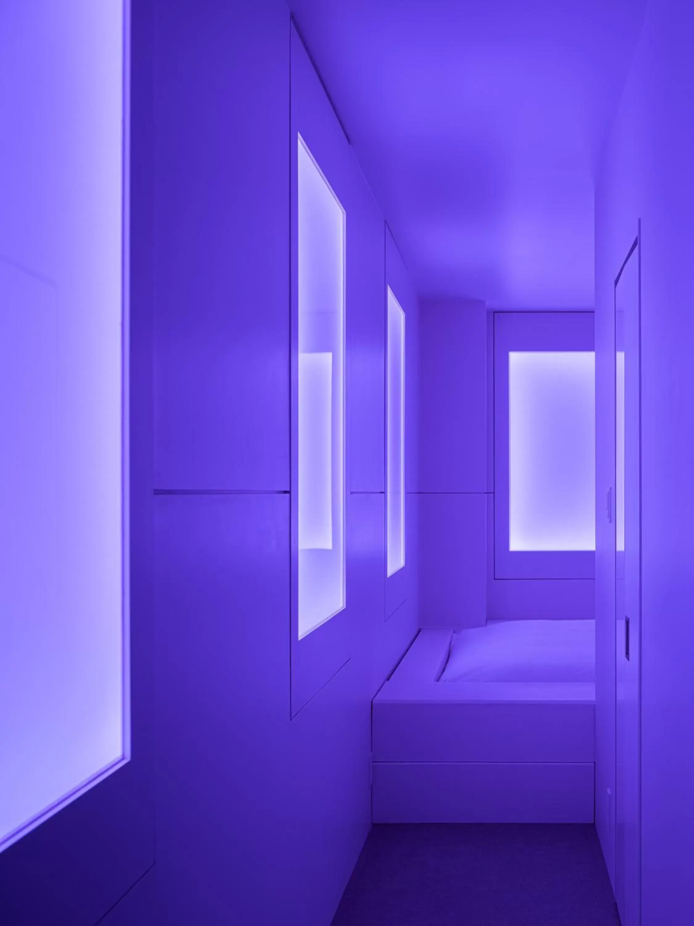 Non Smoking - single occupancy - Deluxe King Room - Float in BnA WALL Non Smoking - single occupancy - Deluxe King Room - Float in BnA WALL