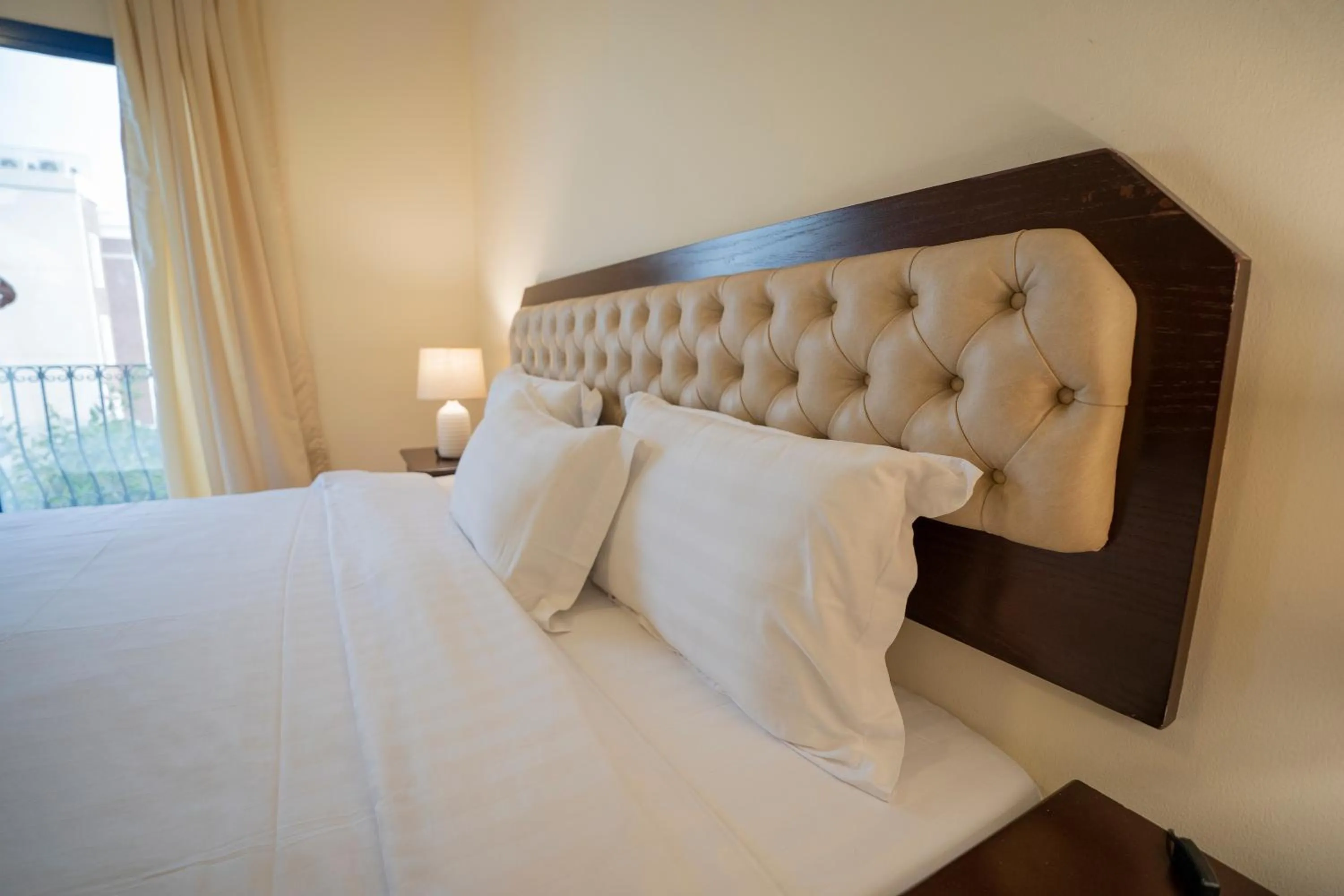 Bedroom, Bed in Majestic Hotel