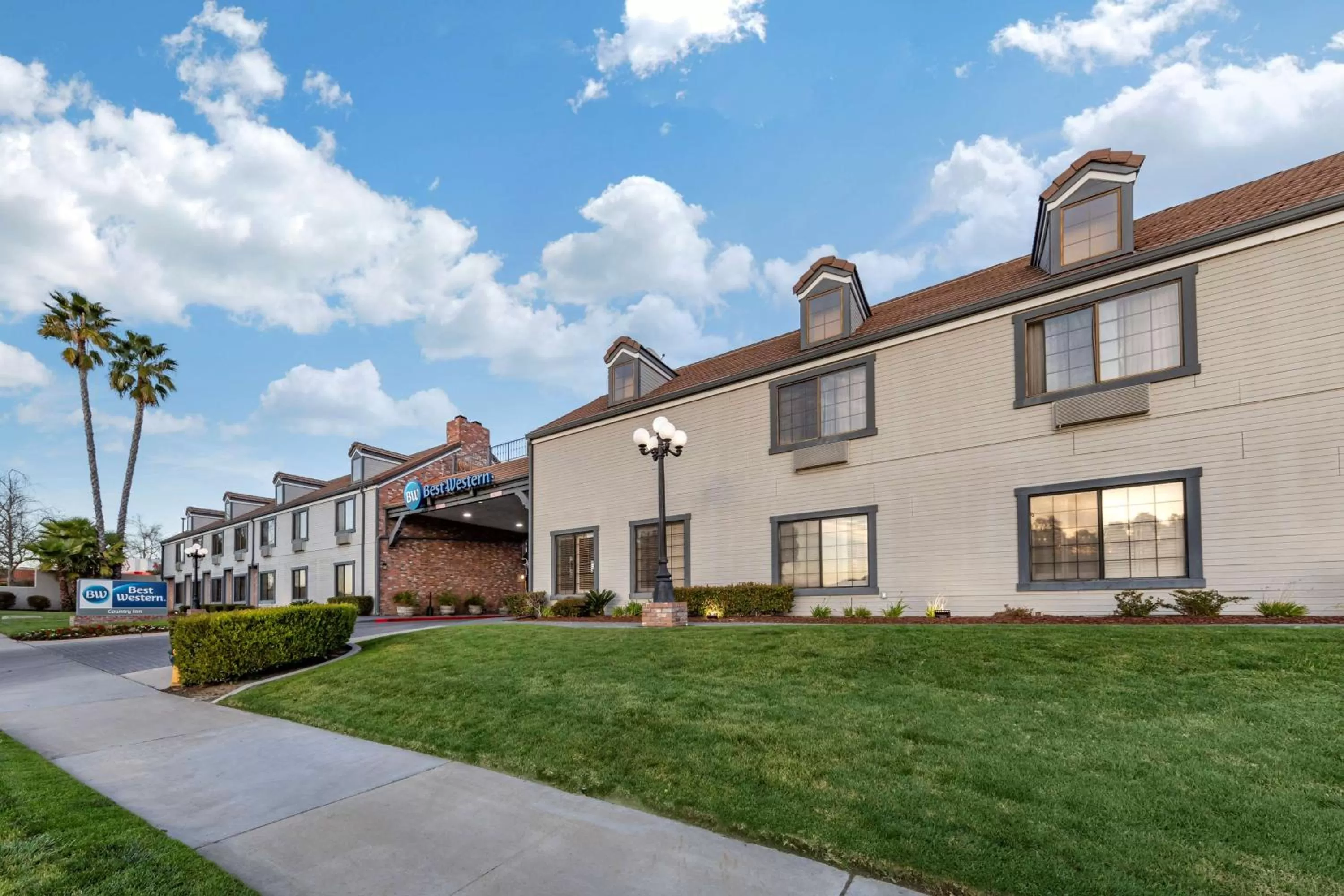 Property building in Best Western Country Inn Temecula