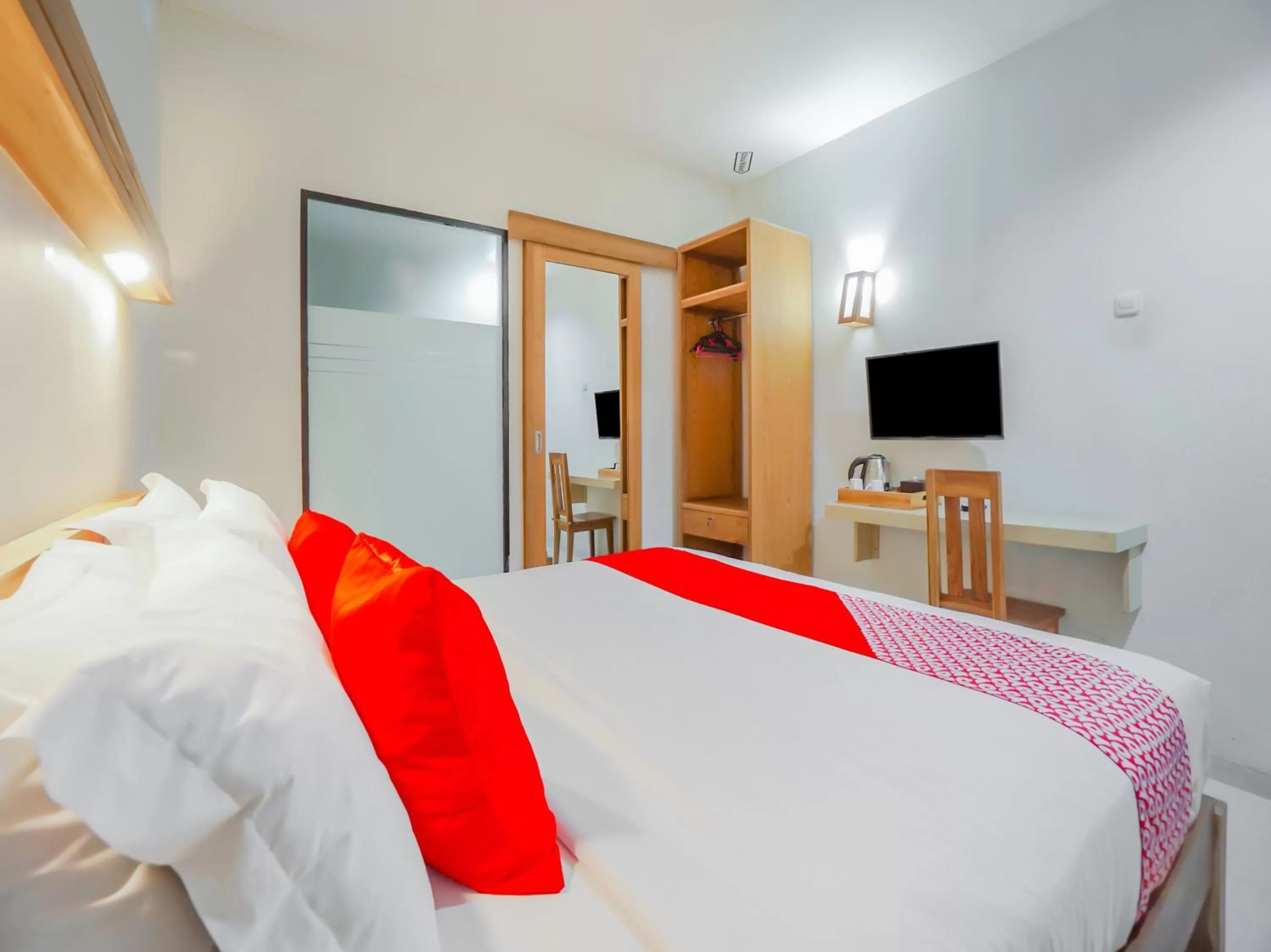 Bedroom in SUPER OYO 90319 Angler Guest House Malang