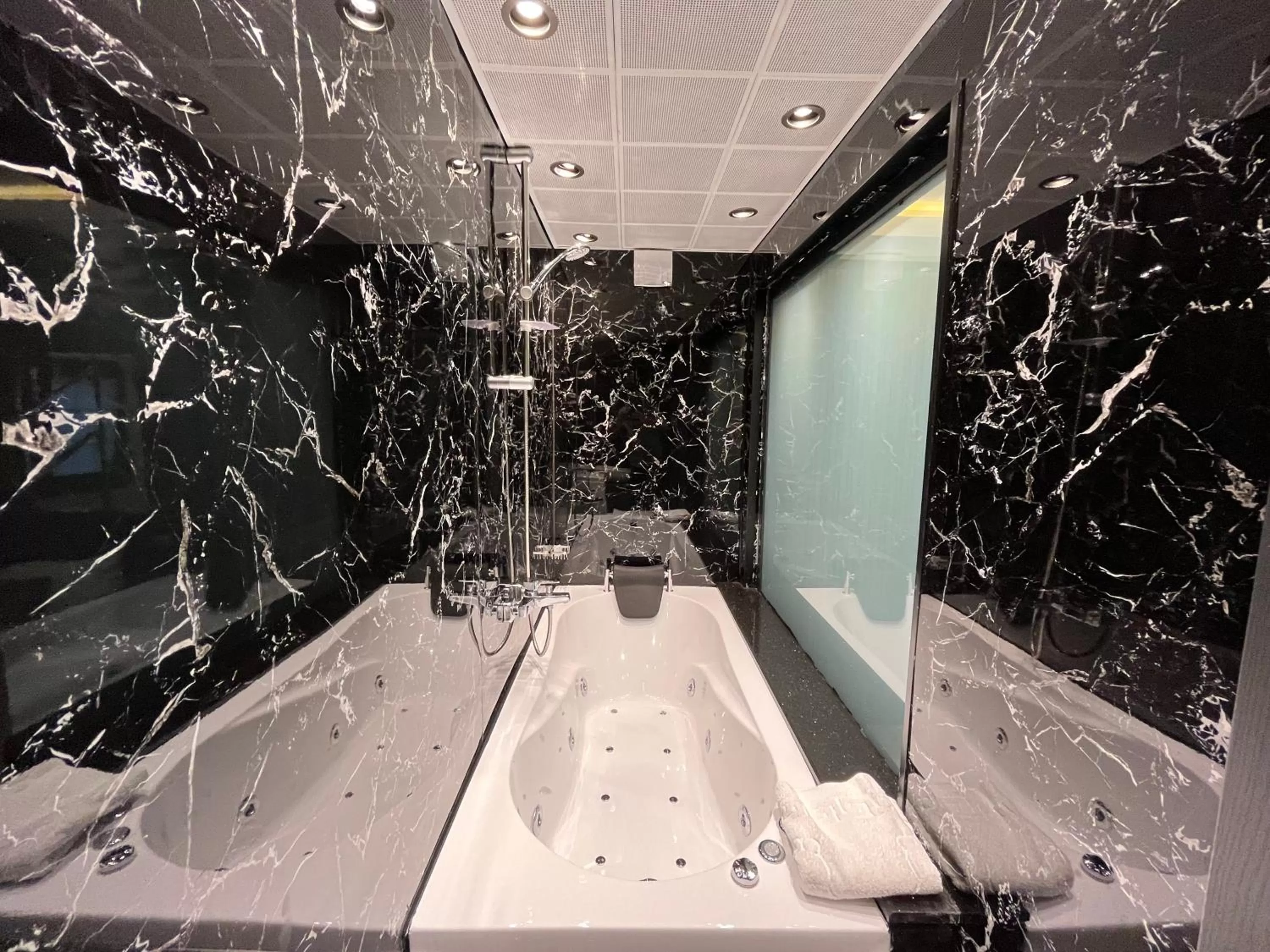 Shower in Villa Da Otel