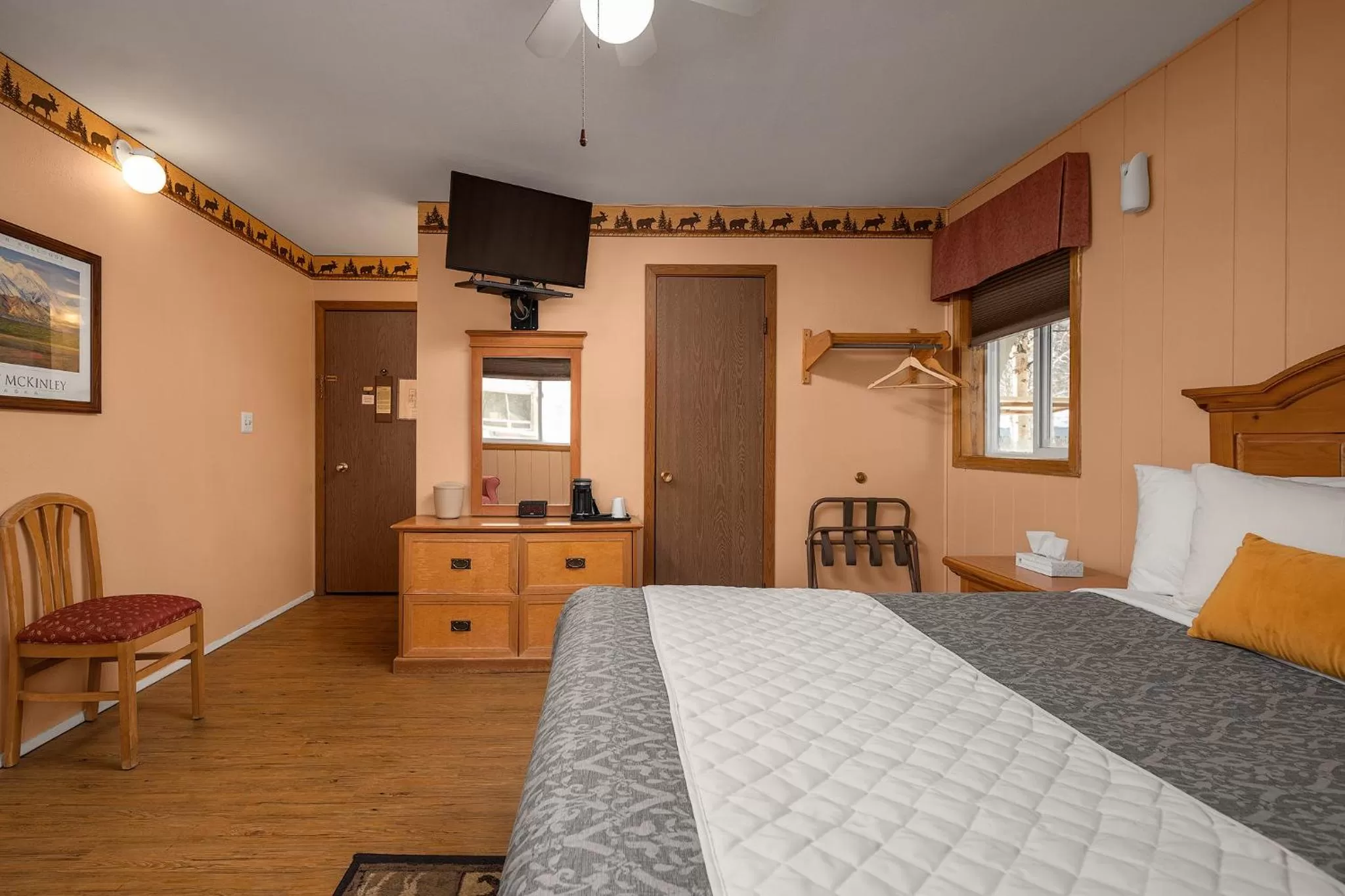 Photo of the whole room, Bed in Chena Hot Springs Resort