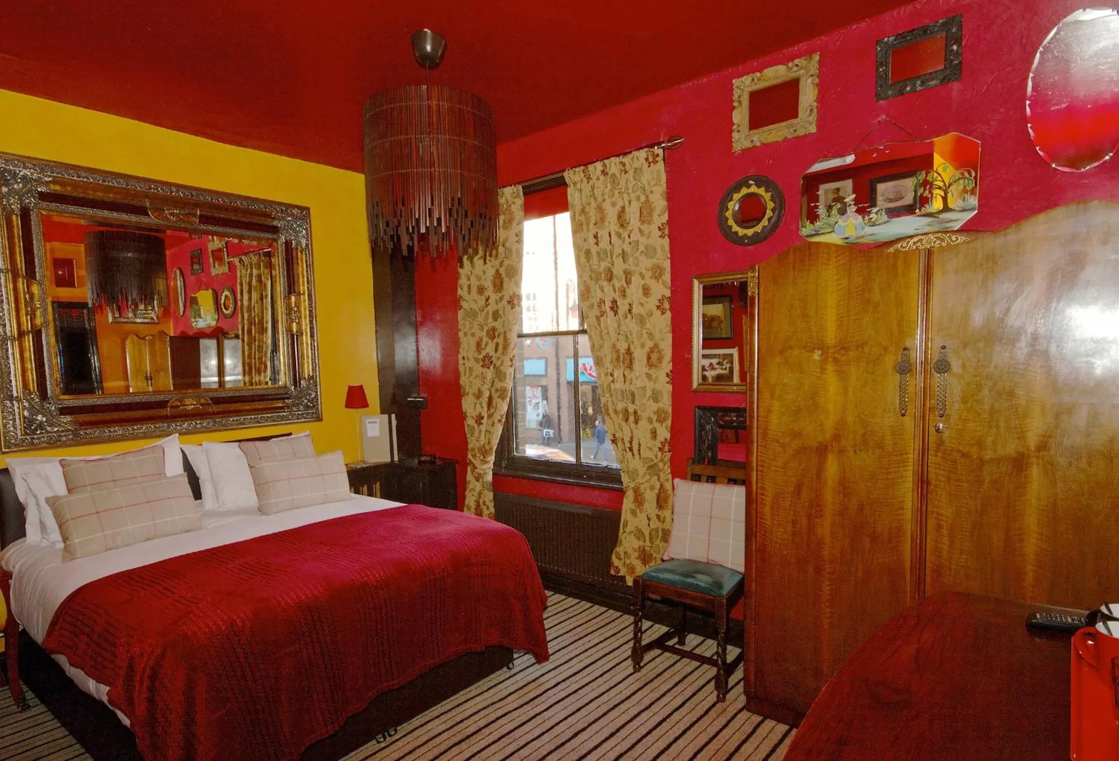 Photo of the whole room, Bed in Fifteens of Chester