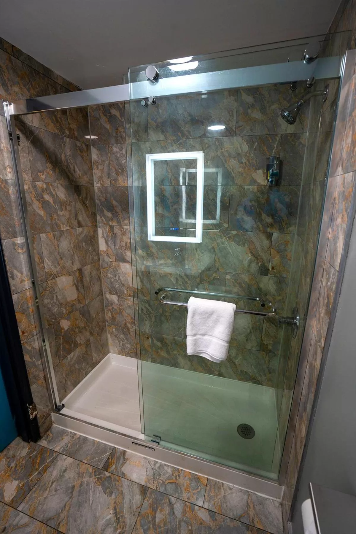 Shower in Philly Inn & Suites