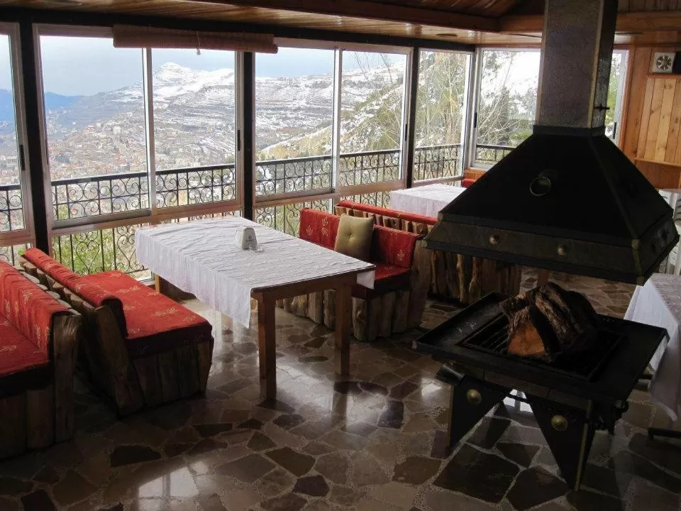 Restaurant/places to eat in Hotel L'Aiglon