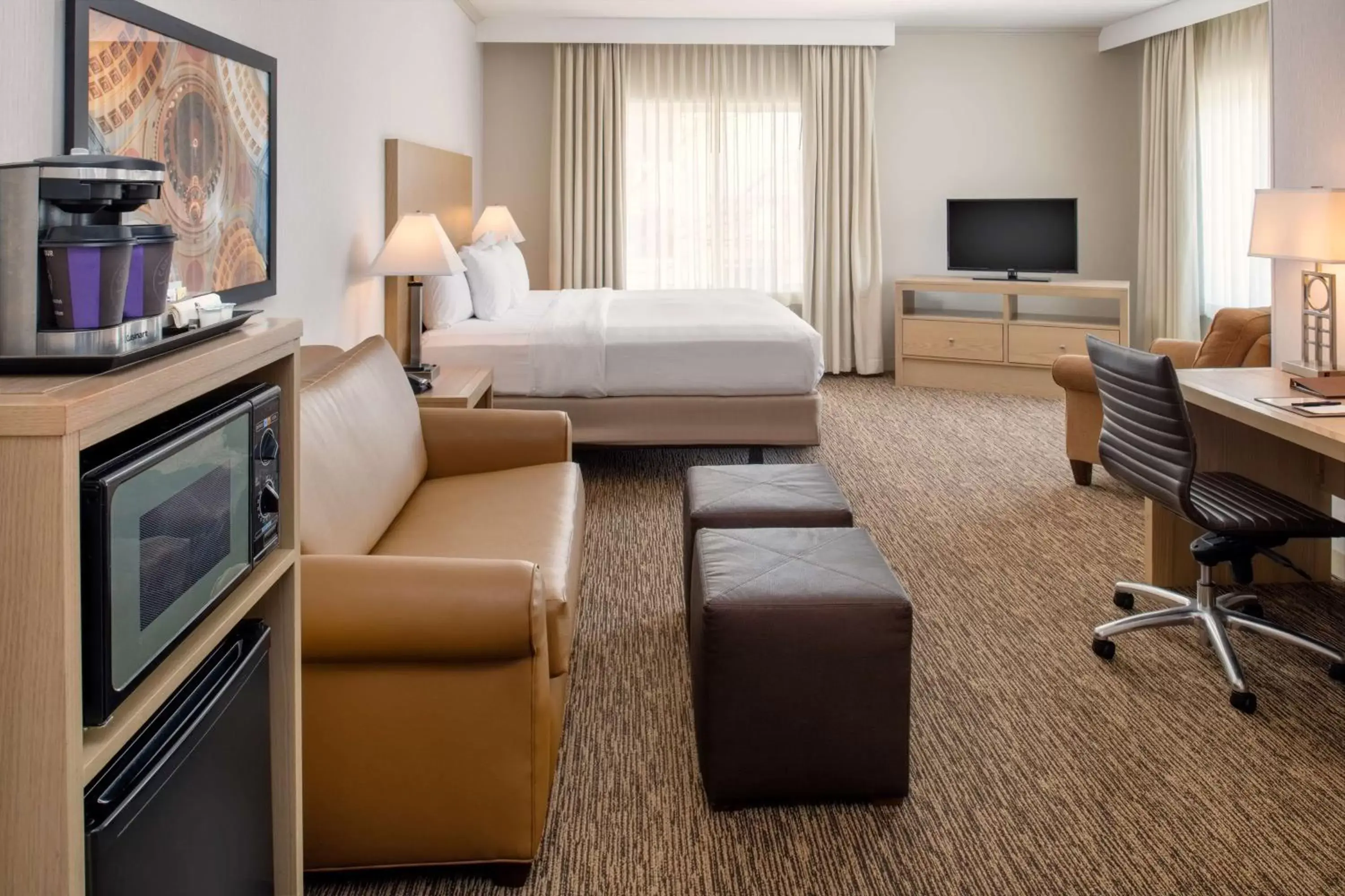 King Room with Bath Tub - Disability Access in DoubleTree by Hilton Olympia King Room with Bath Tub - Disability Access in DoubleTree by Hilton Olympia