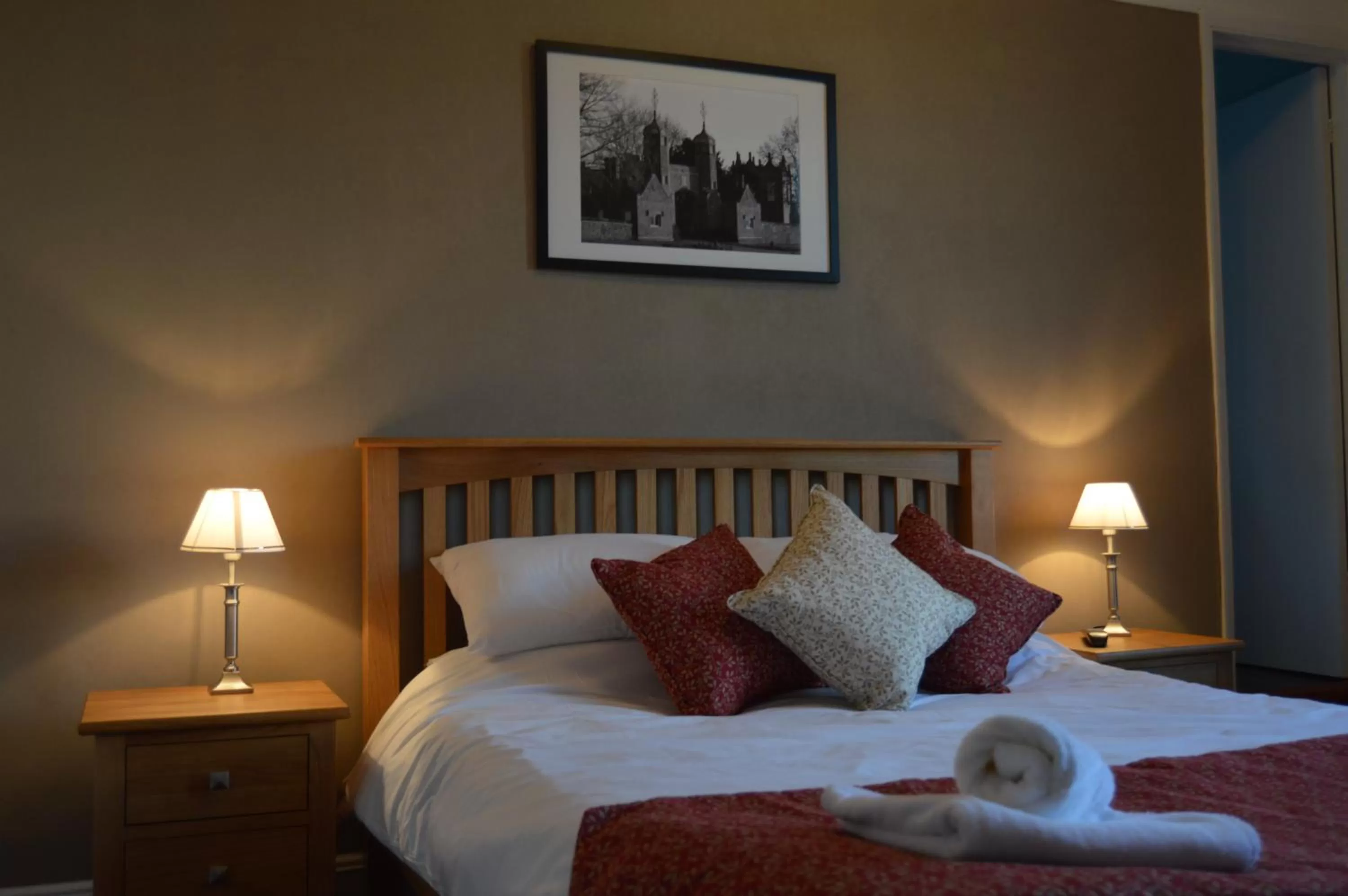 Bedroom, Bed in The Crown Inn Hotel