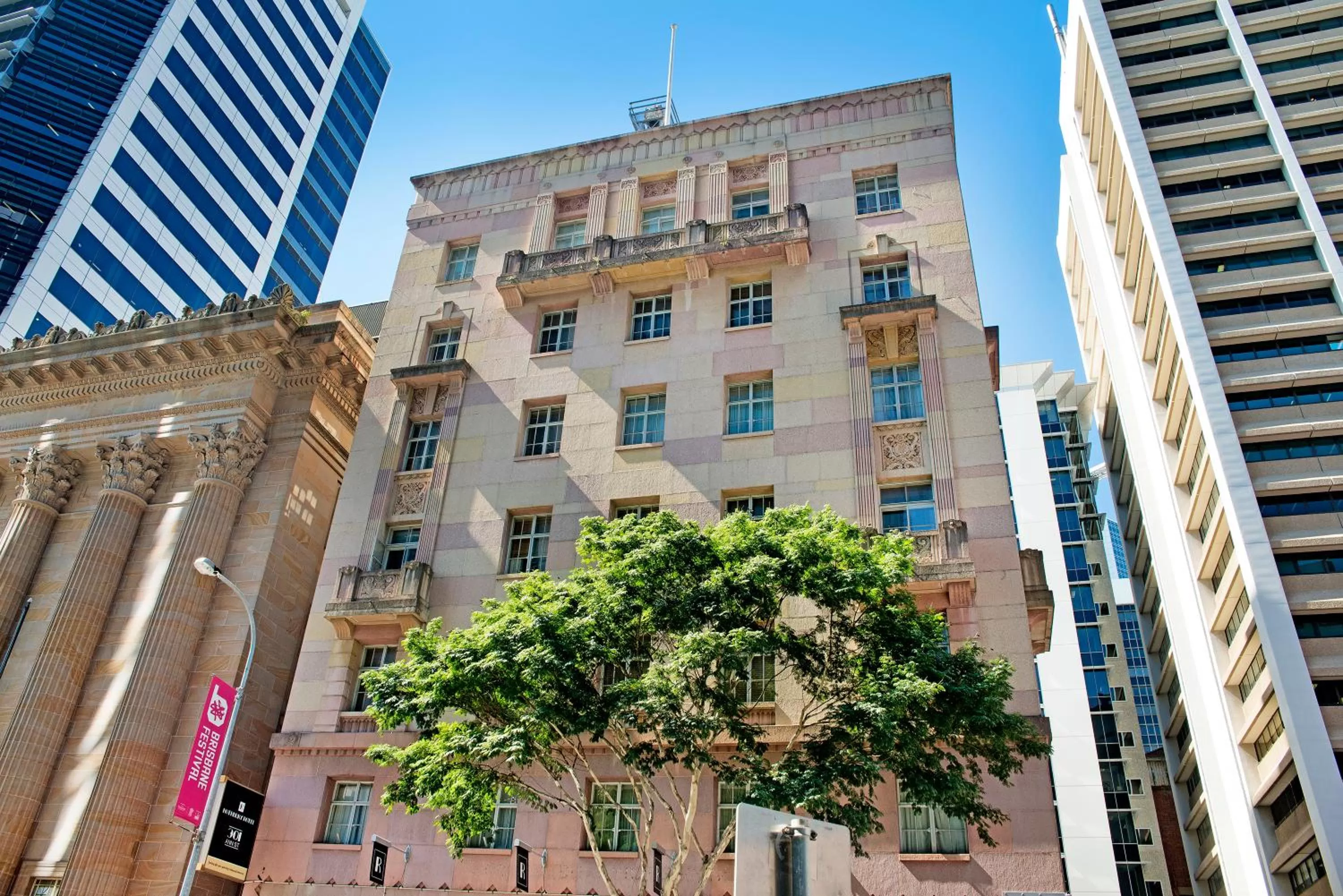 Facade/entrance in Rothbury Hotel