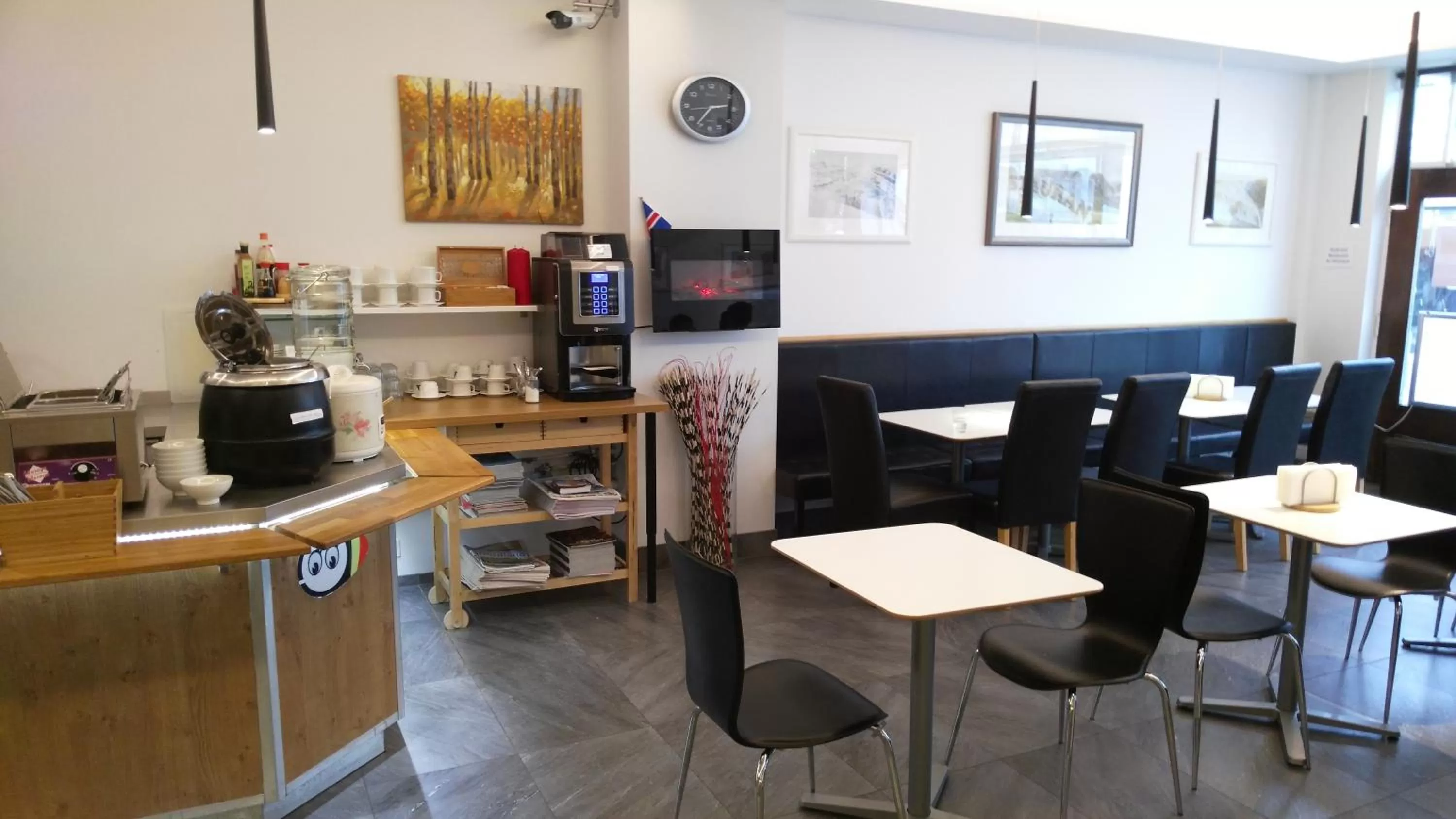 Restaurant/places to eat in 100 Iceland Hotel